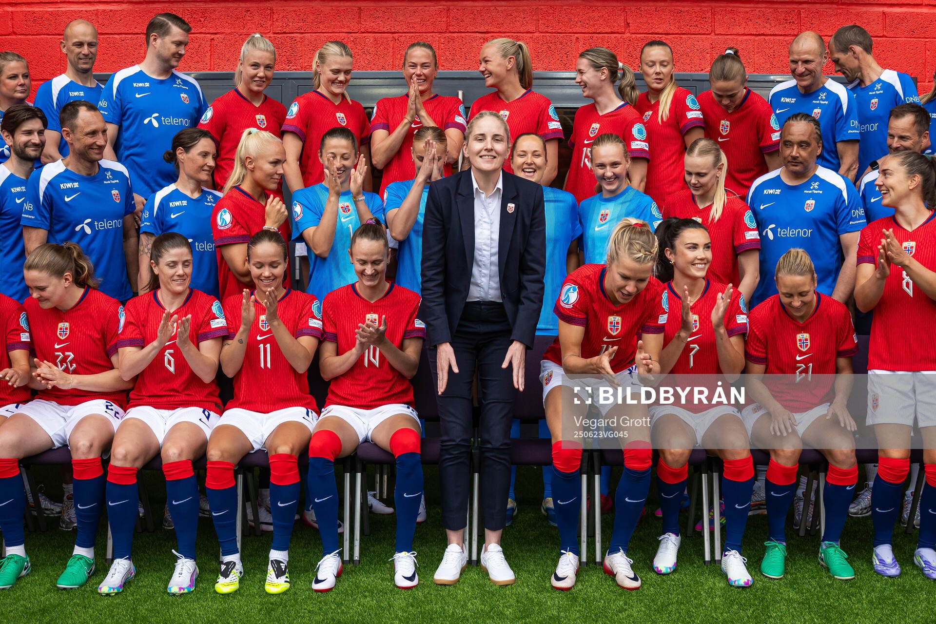 Head coach Gemma Grainger, players and staff of the
