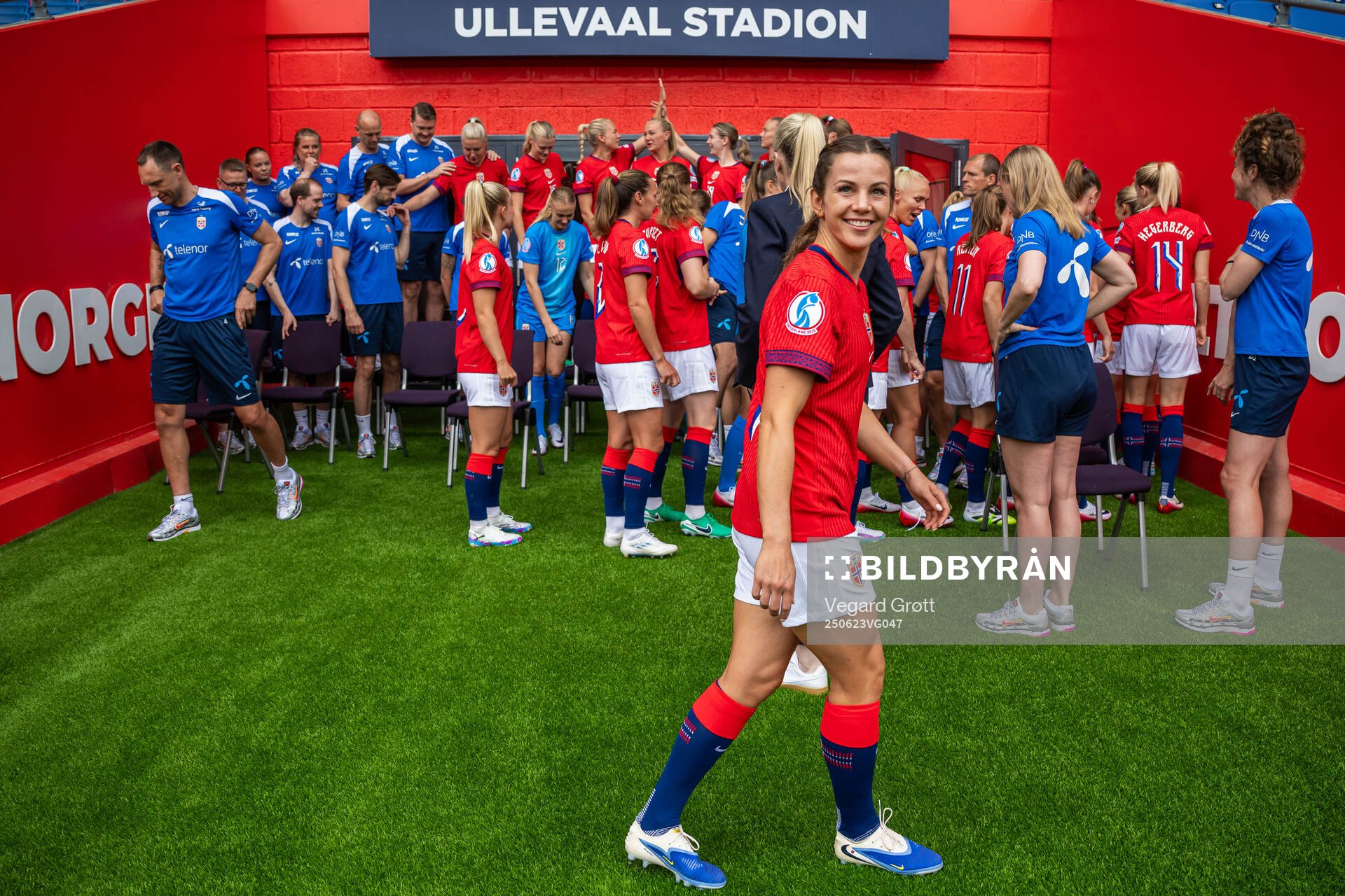Tuva Hansen and players of the Norwegian women's national