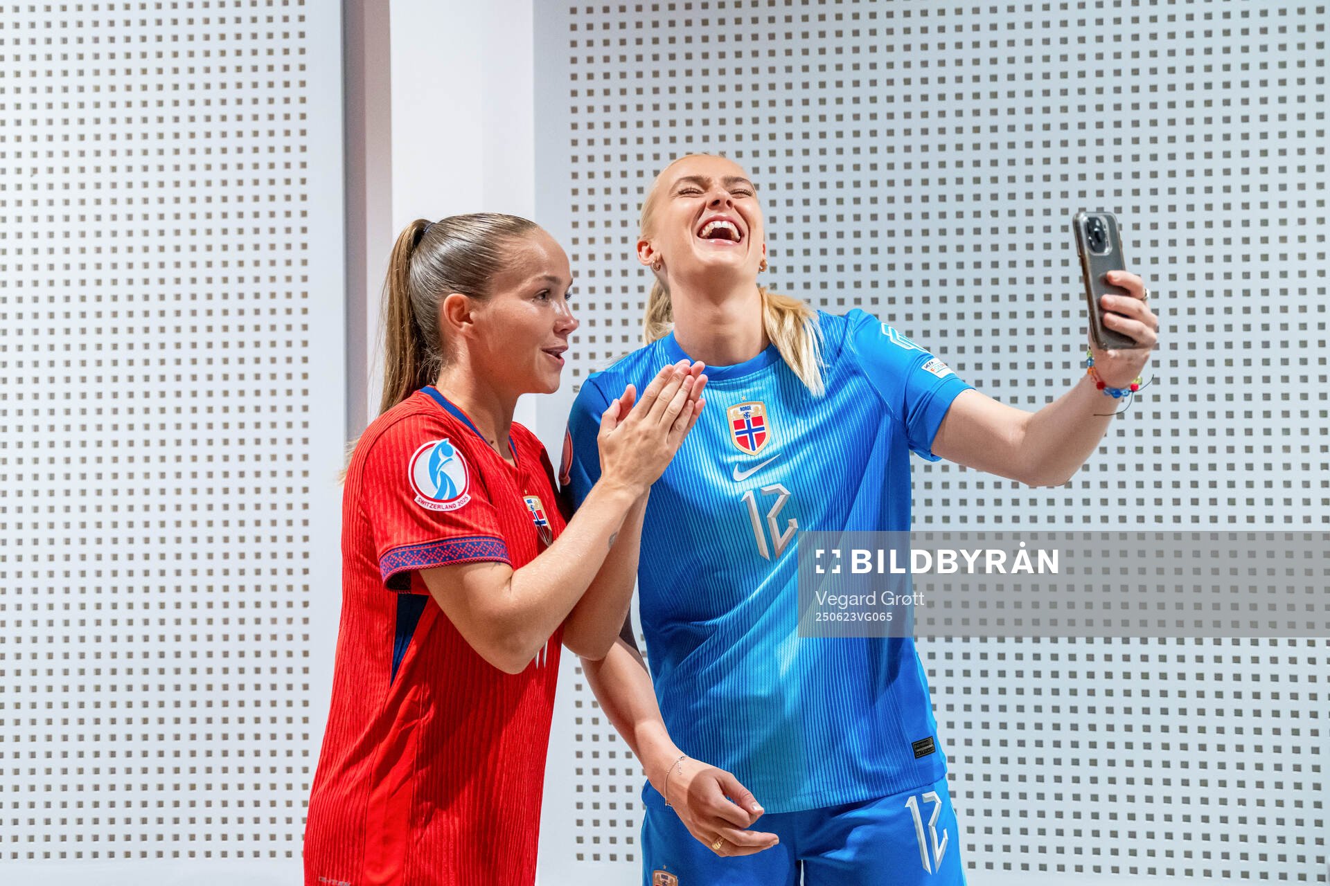 Guro Reiten and goalkeeper Selma Panengstuen of the