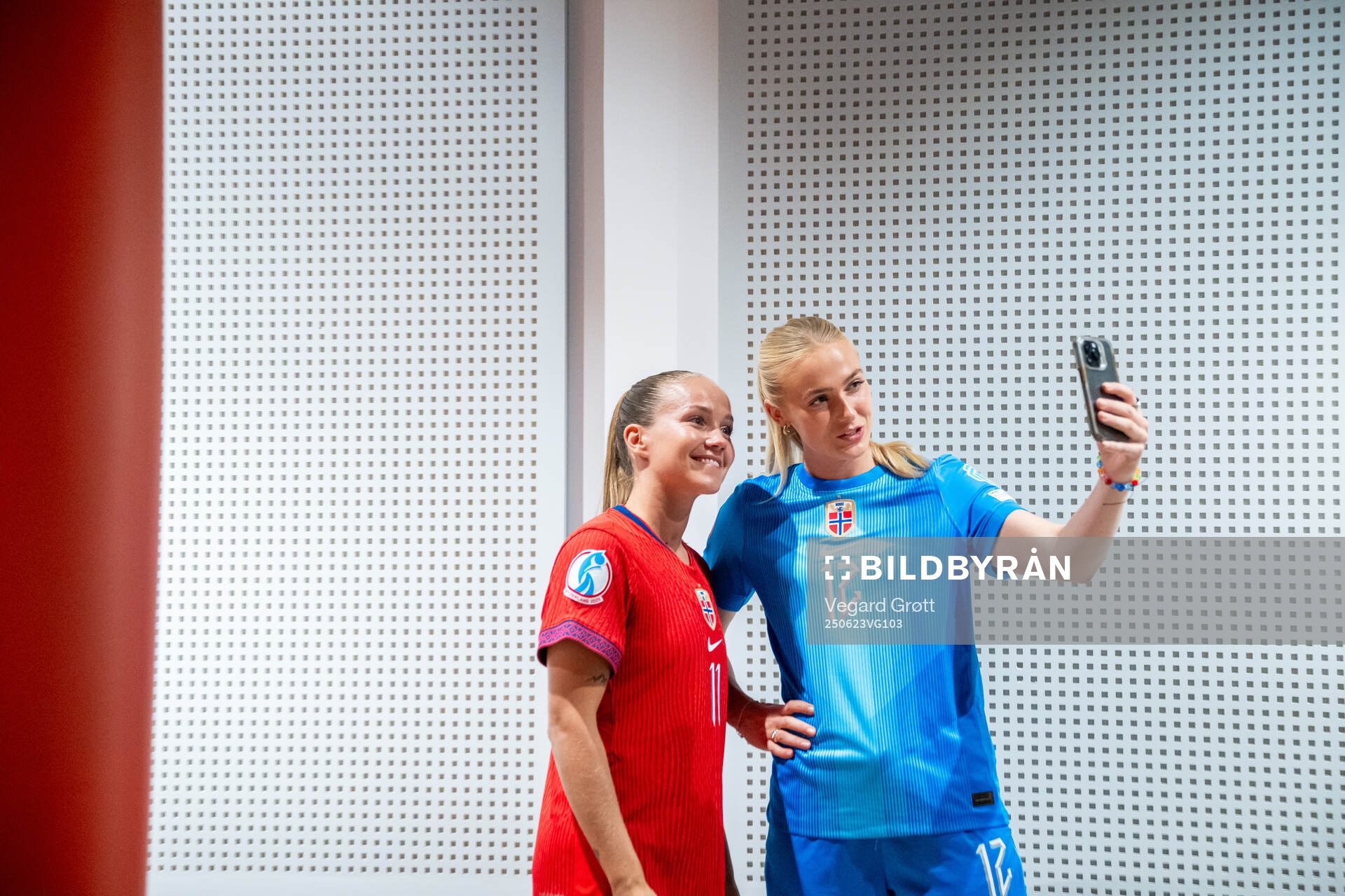 Guro Reiten and goalkeeper Selma Panengstuen of the
