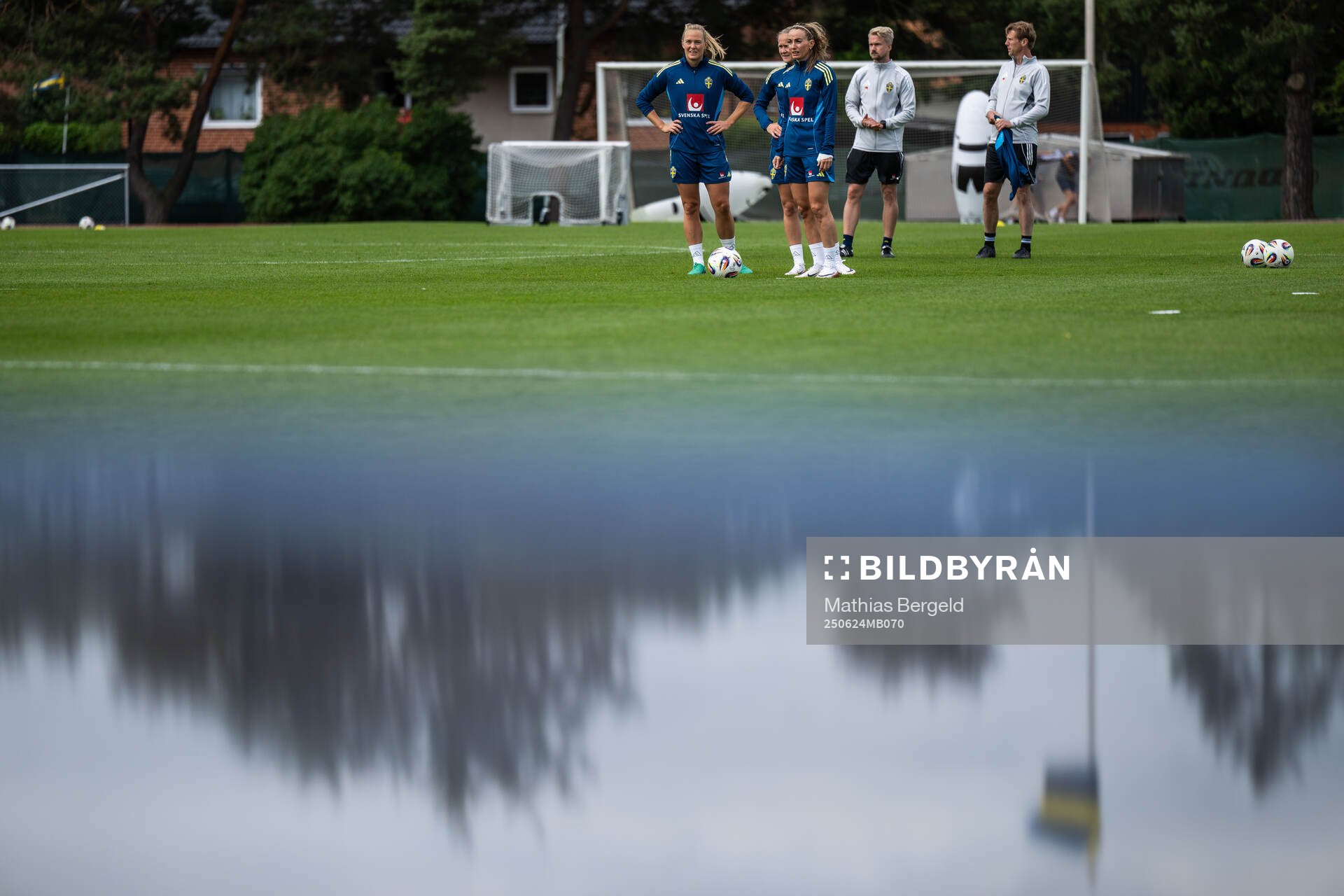 Magdalena Eriksson, Matilda Vinberg and Kosovare Asllani of