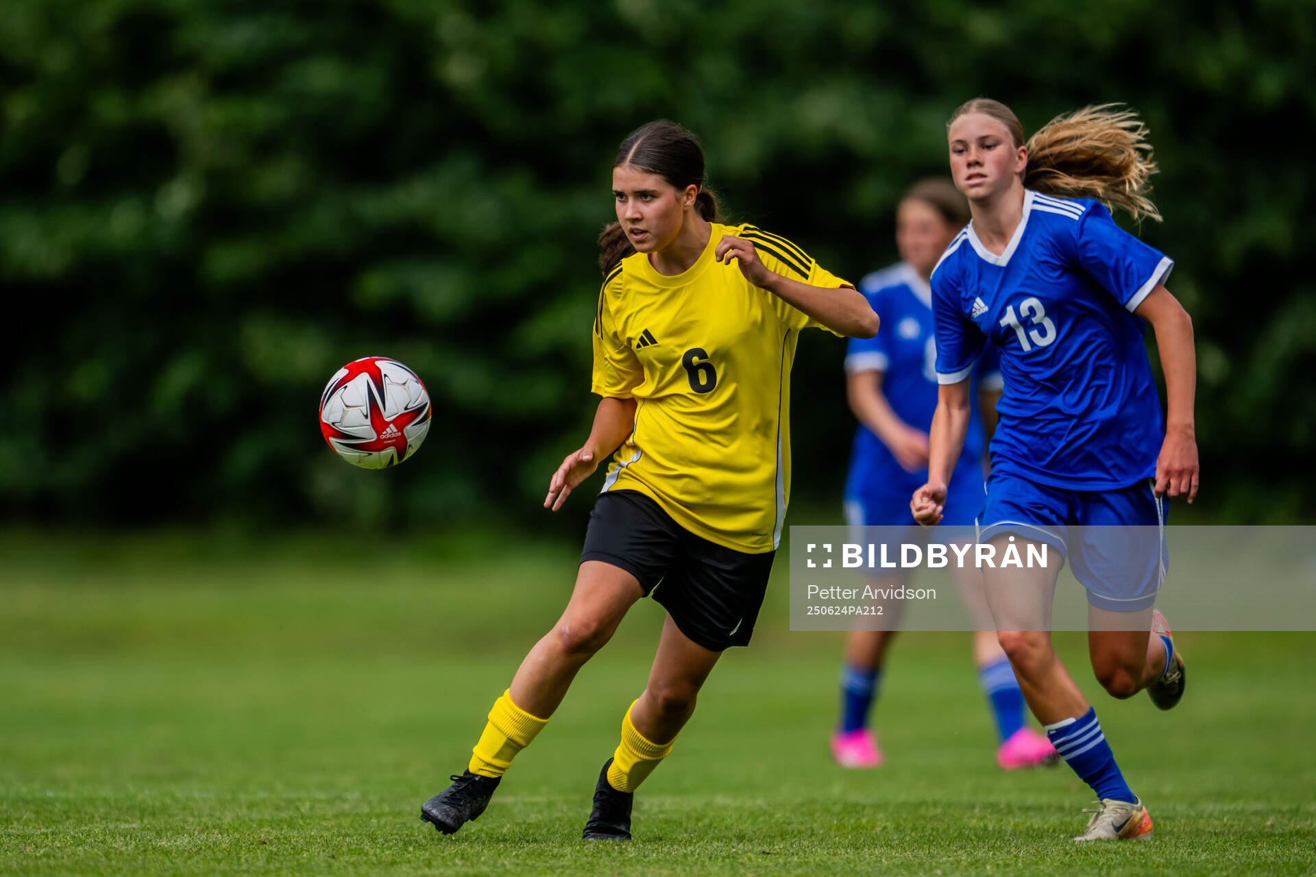 Siri Löfberg, Örebro SK FK och Lisa Ek, Halmstads BK
