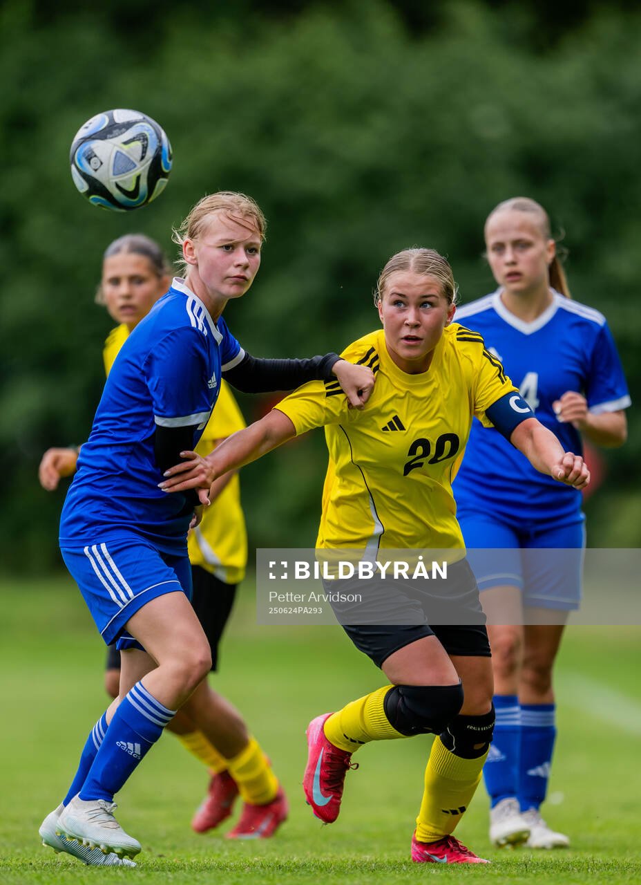 Elsa Nyberg, Färjestadens GOIF och Ronia Åbrink,