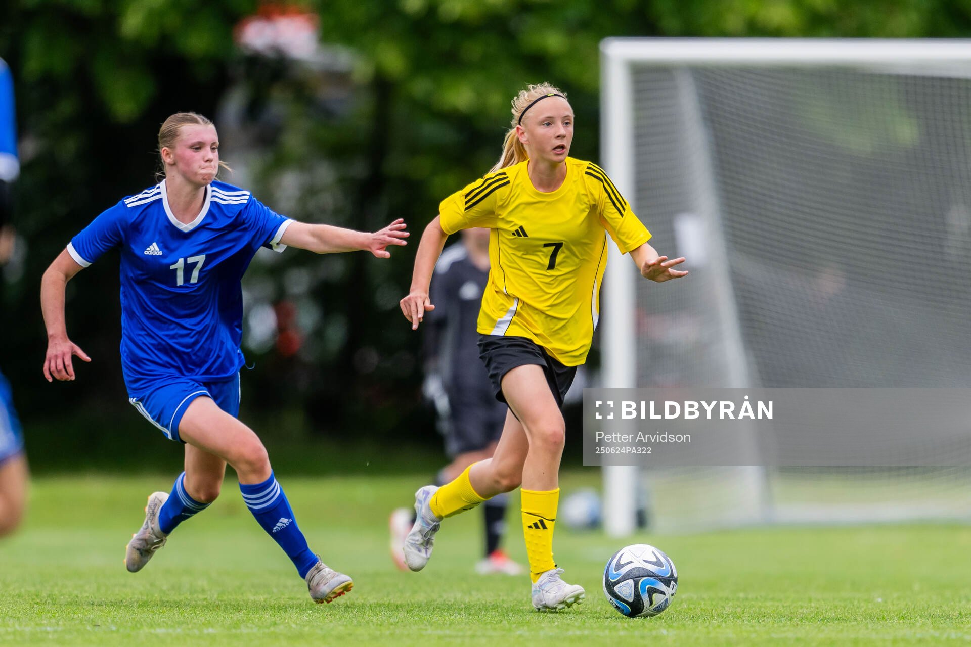 Maja Wallin Halmstads BK och Ella Tomtlund, Vaksala SK
