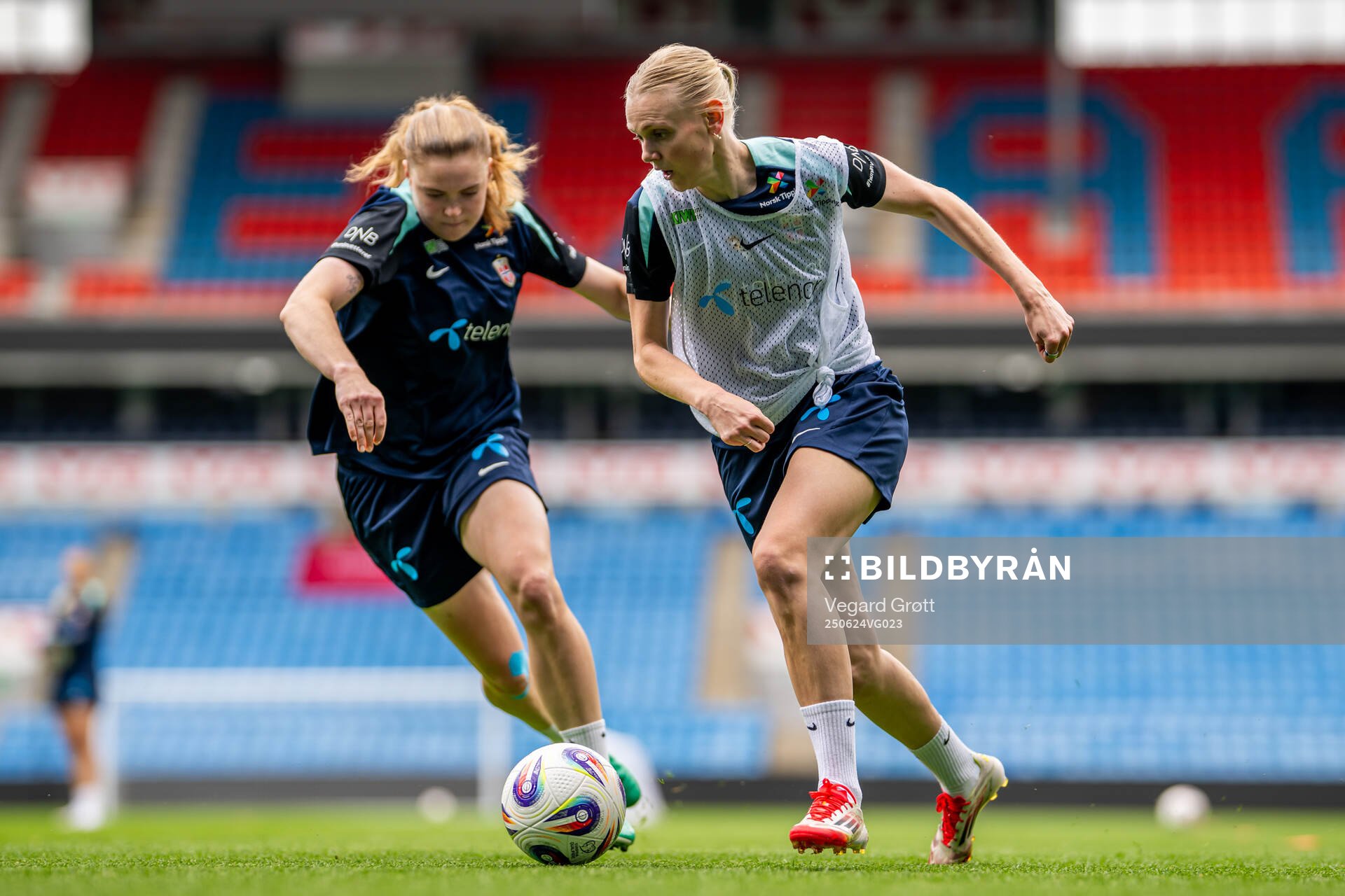 Signe Gaupset and Karina Sævik of the Norwegian women's
