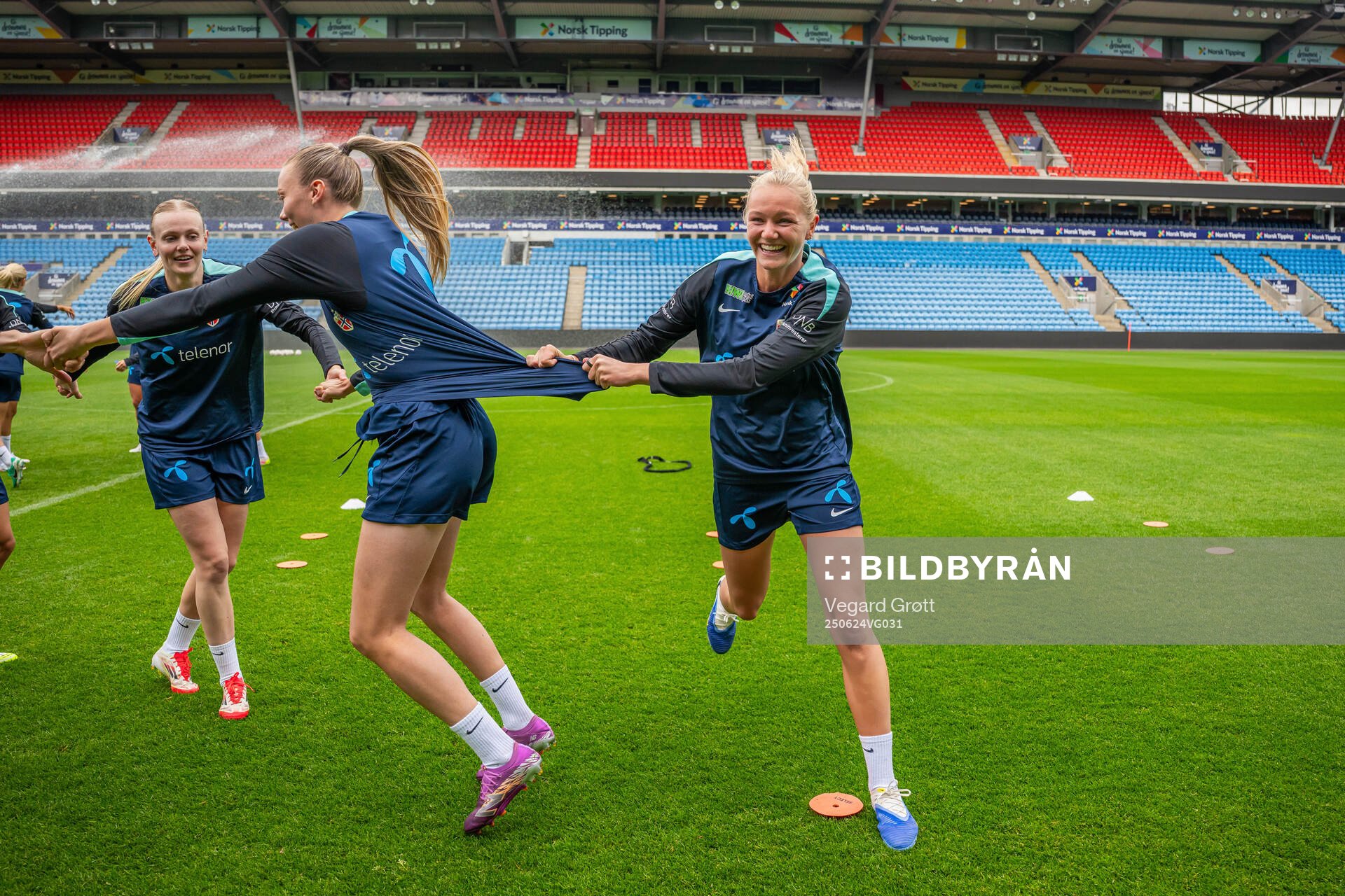 Karina Sævik, Synne Sofie Kinden Jensen and Frida Maanum