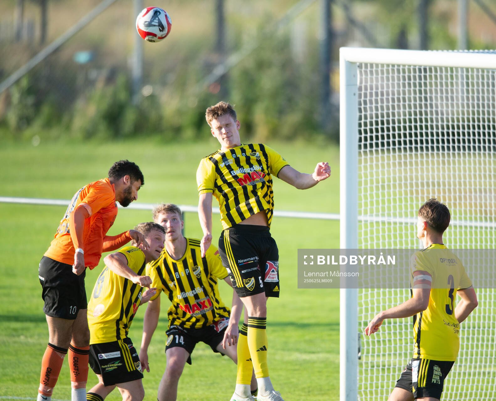IFK Hässleholms Axel Henriksson i matchen i division 2