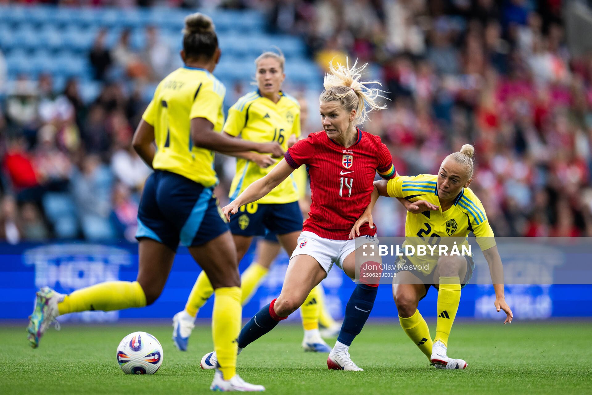 Ada Hegerberg of Norway and Hanna Bennison of Sweden