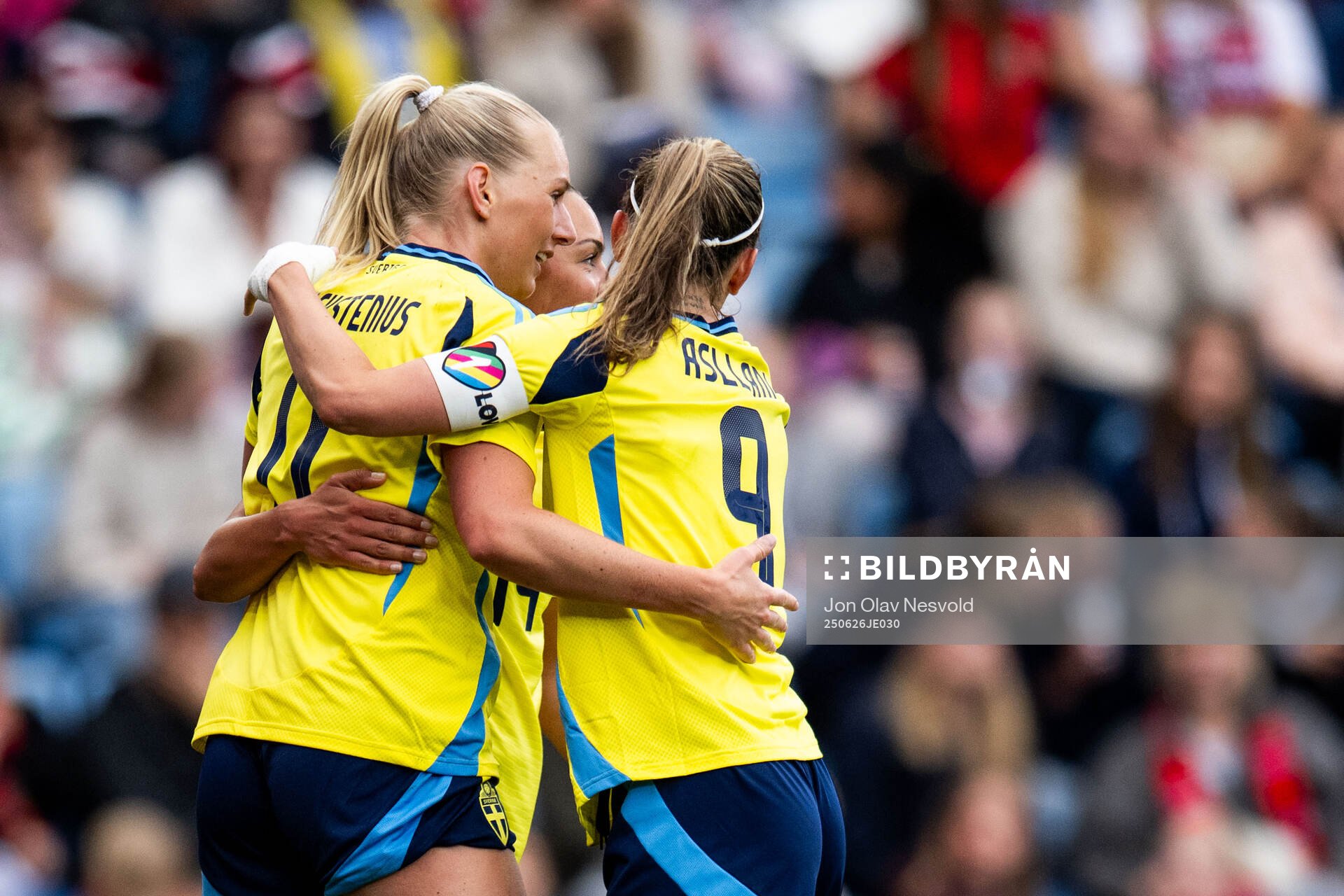 Stina Blackstenius of Sweden celebrates with teammates
