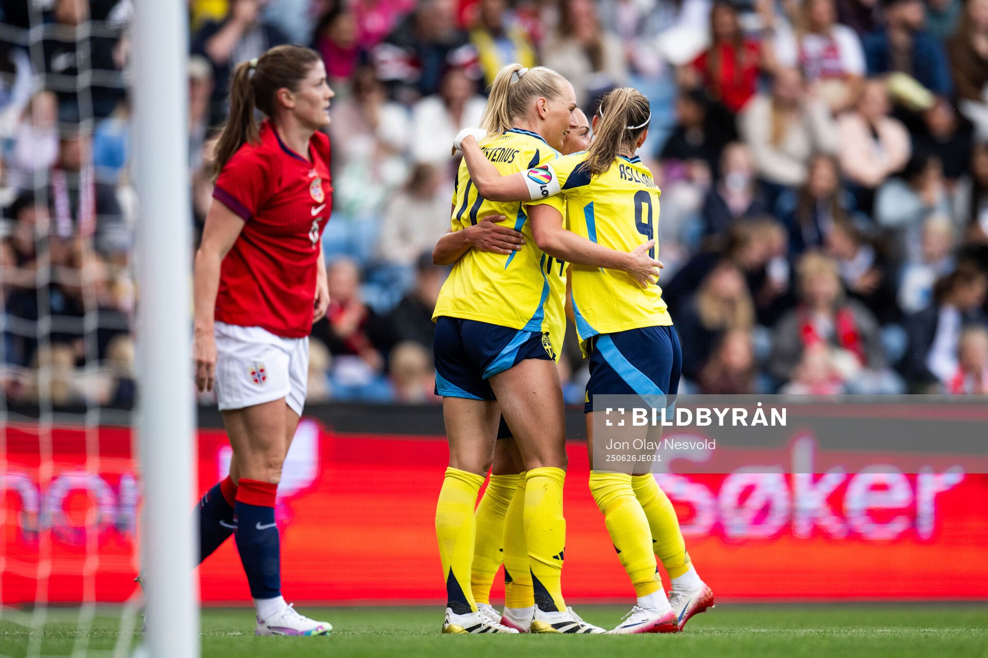 Stina Blackstenius of Sweden celebrates with teammates