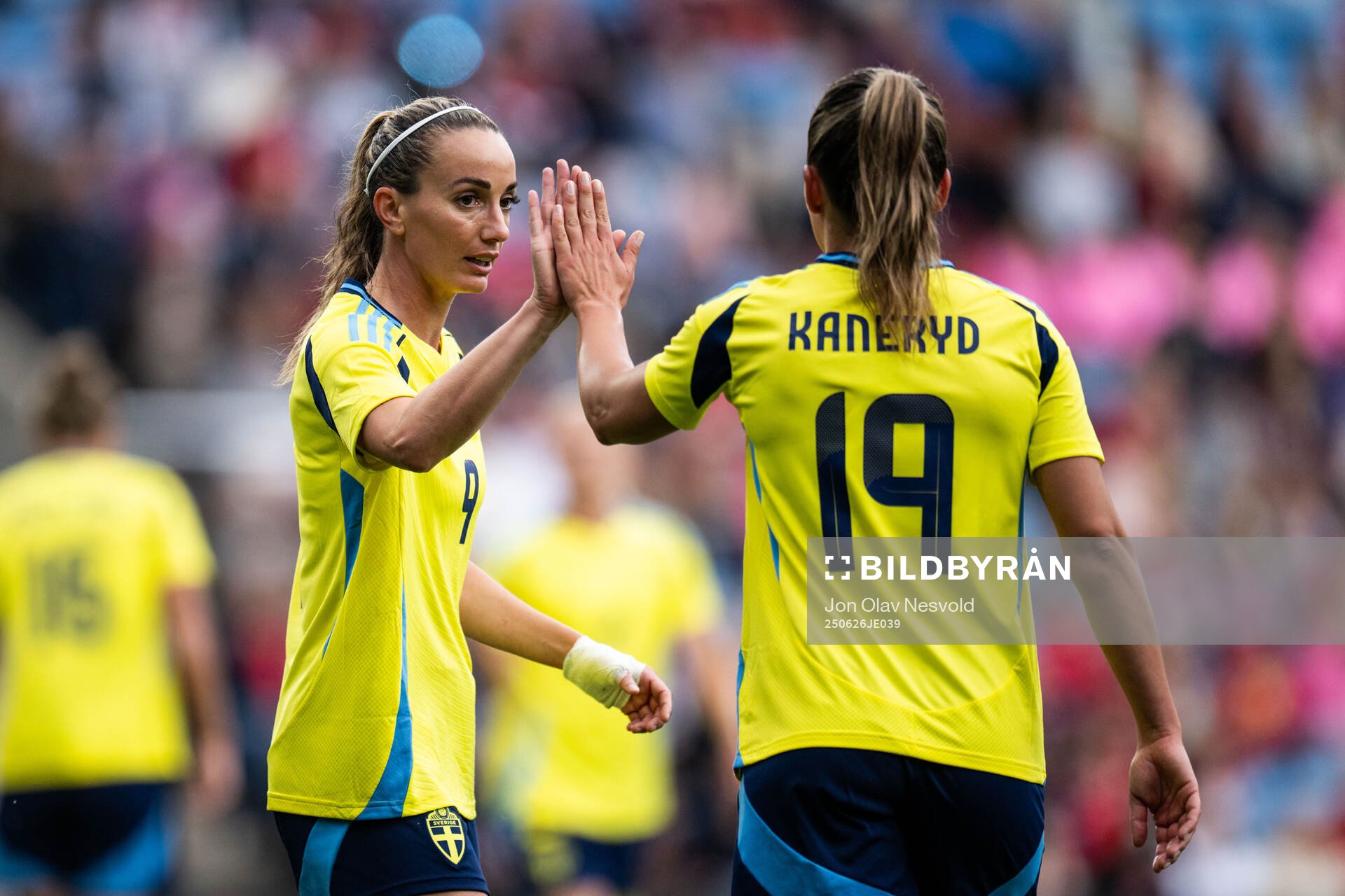 Kosovare Asllani and Johanna Rytting Kaneryd of Sweden