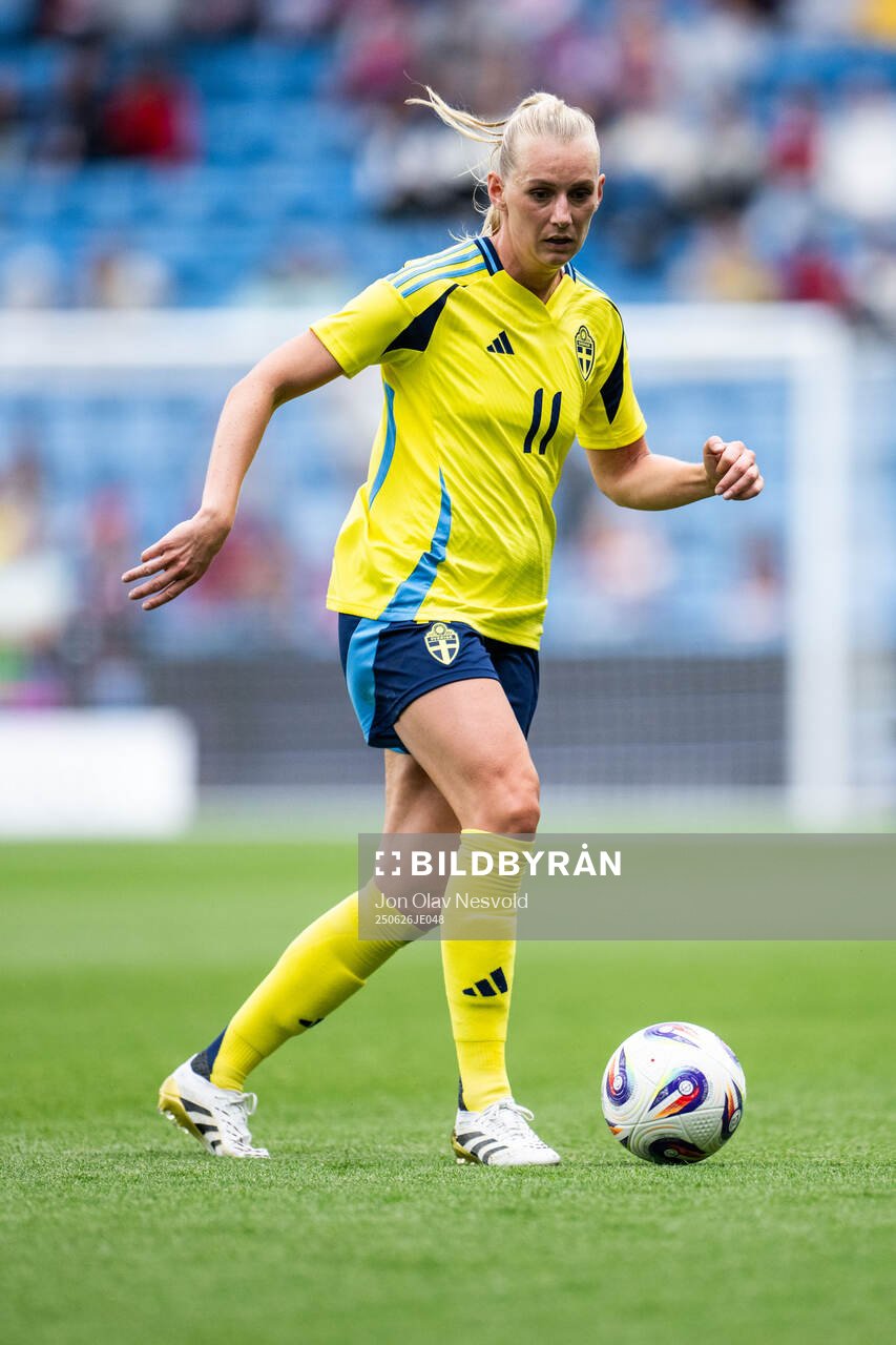 Stina Blackstenius of Sweden