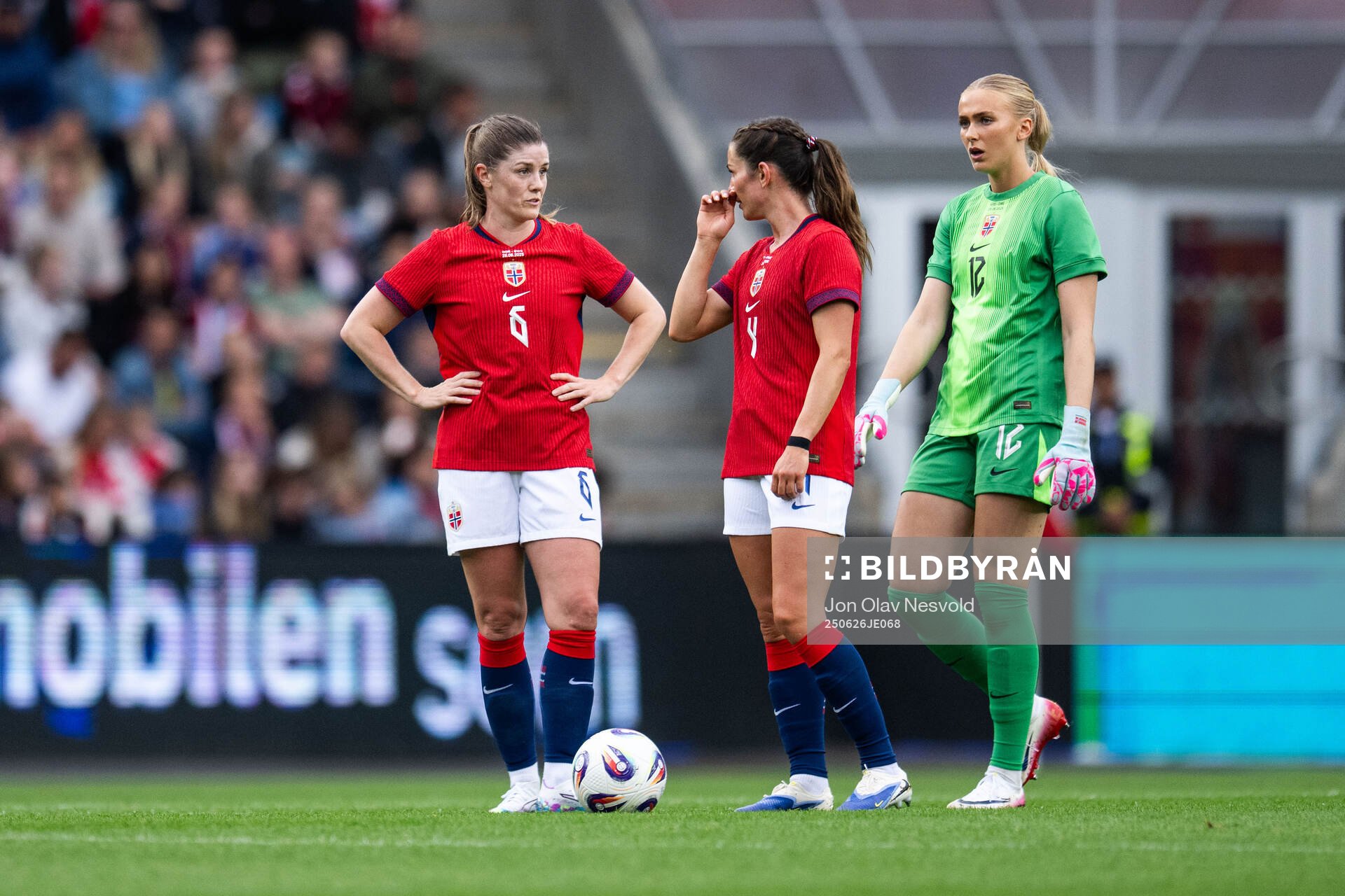 Maren Mjelde, Tuva Hansen and goalkeeper Selma Panengstuen