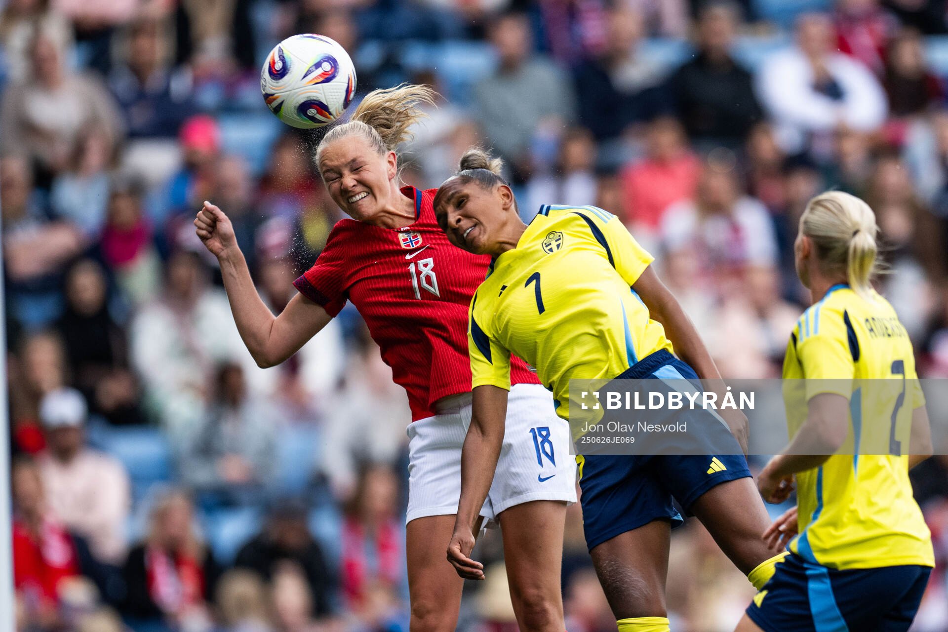 Frida Maanum of Norway against Madelen Janogy of Sweden