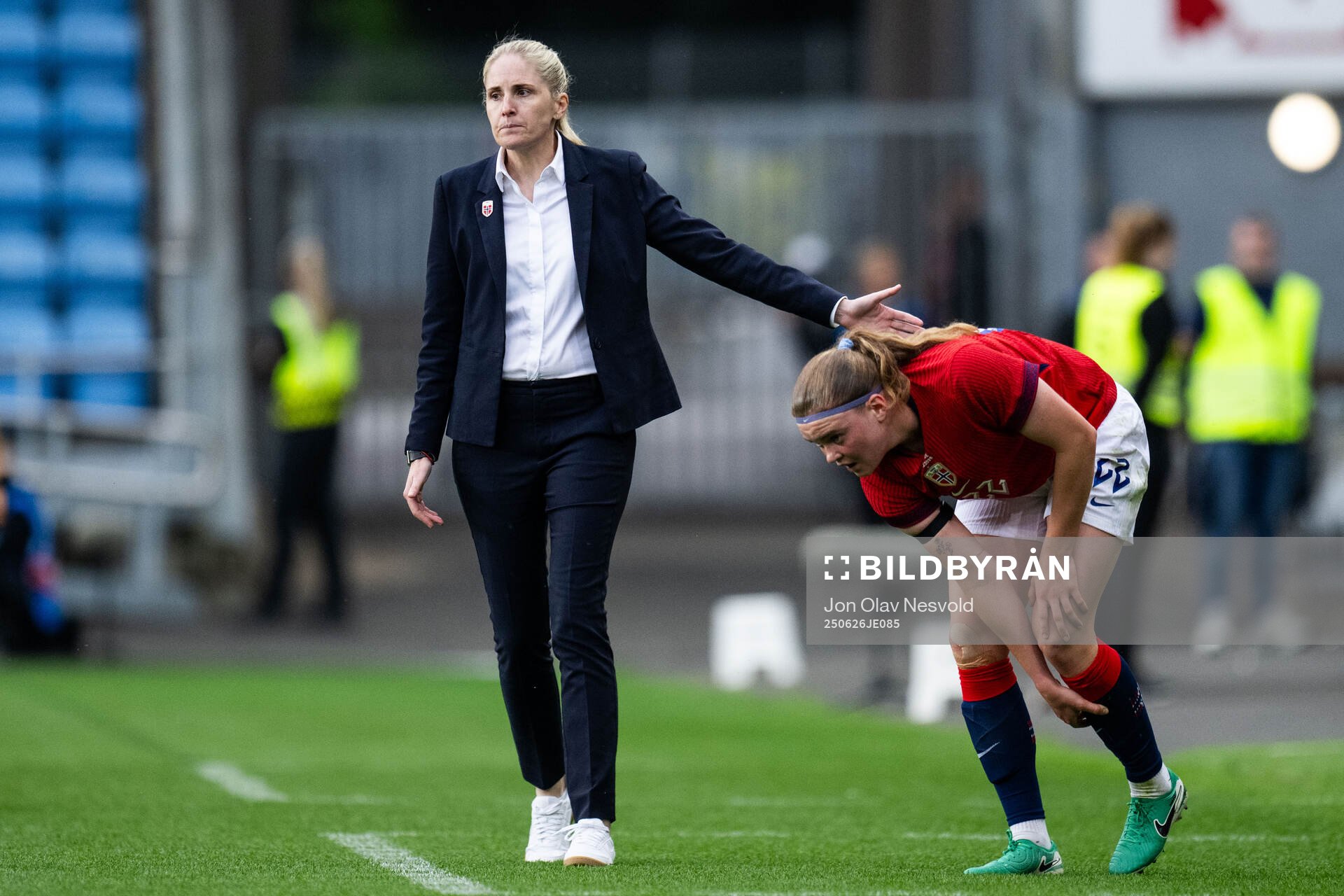 Head coach Gemma Grainger and Signe Gaupset of Norway