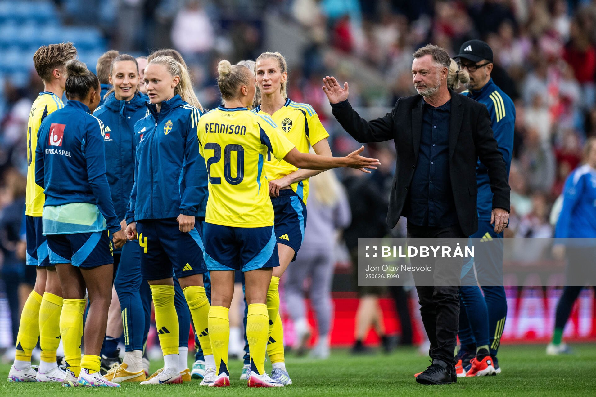 Hanna Bennison and head coach Peter Gerhardsson of Sweden