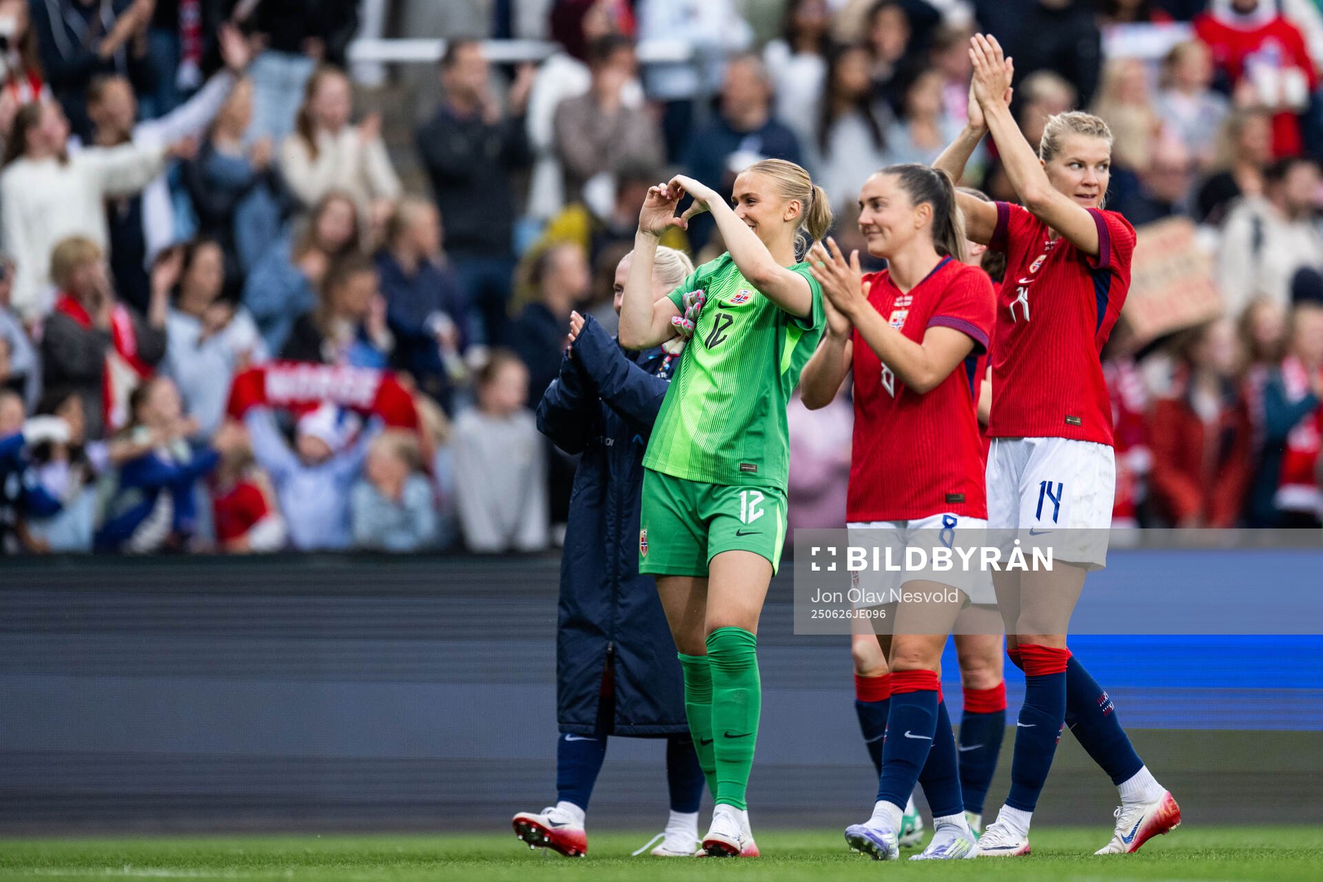 Goalkeeper Selma Panengstuen, Vilde Bøe Risa and Ada