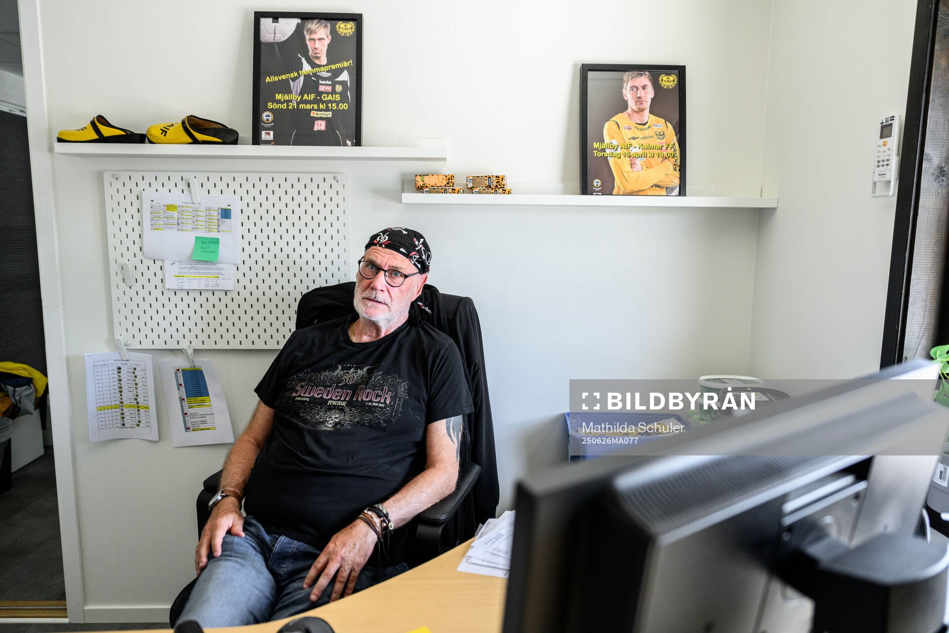Thomas ”Slaktarn” Carlsson på kansliet i Mjällby