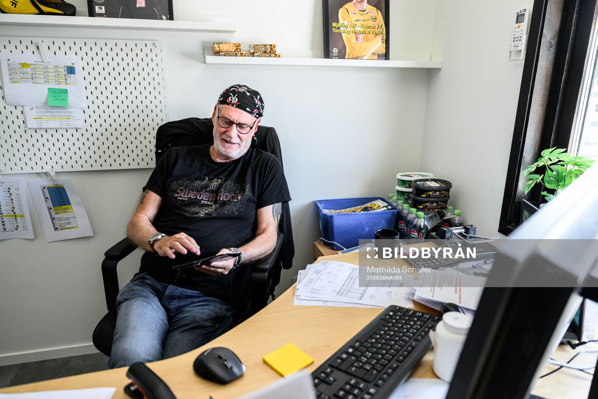 Thomas ”Slaktarn” Carlsson på kansliet i Mjällby