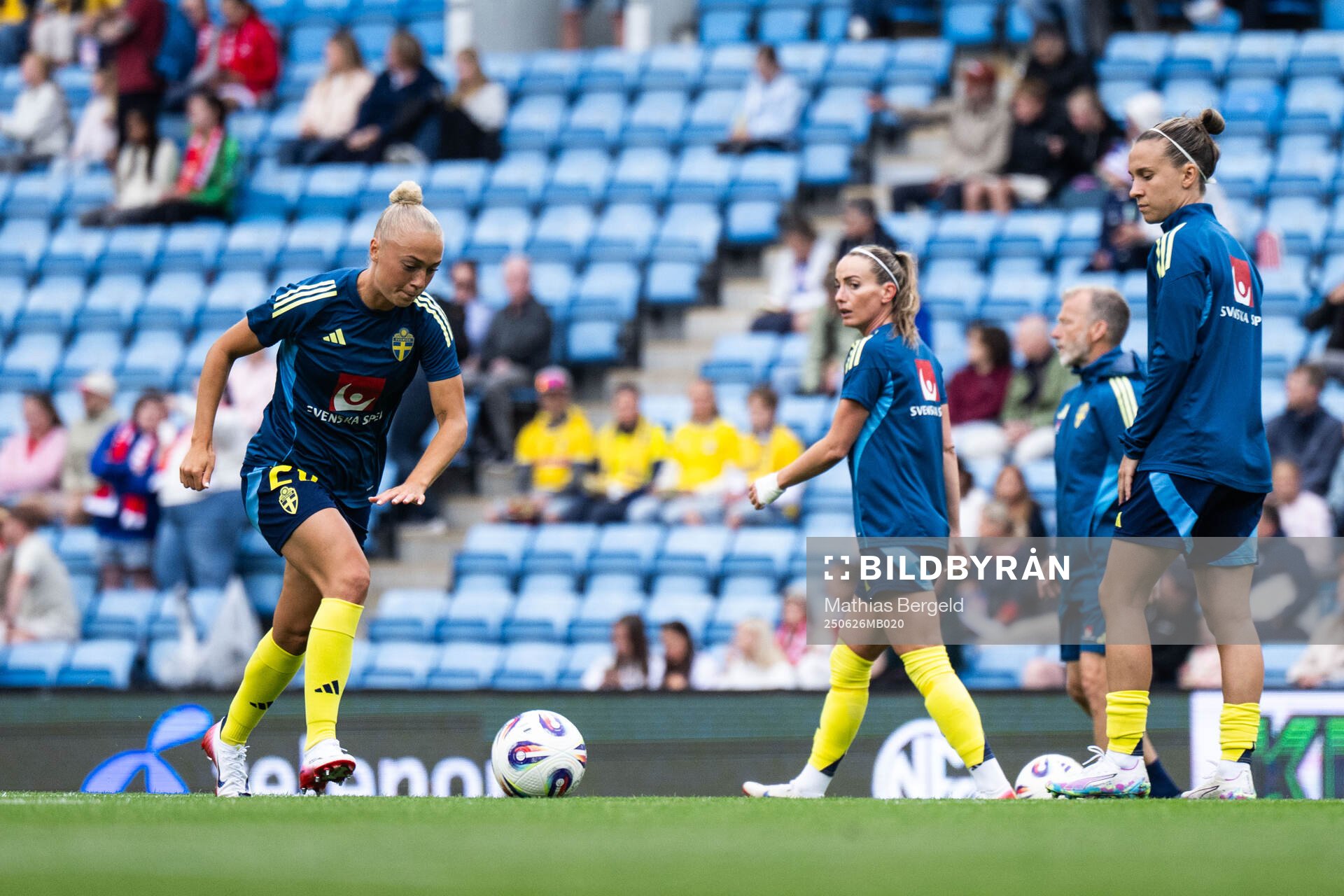 Hanna Bennison, Kosovare Asllani and Julia Zigiotti Olme of