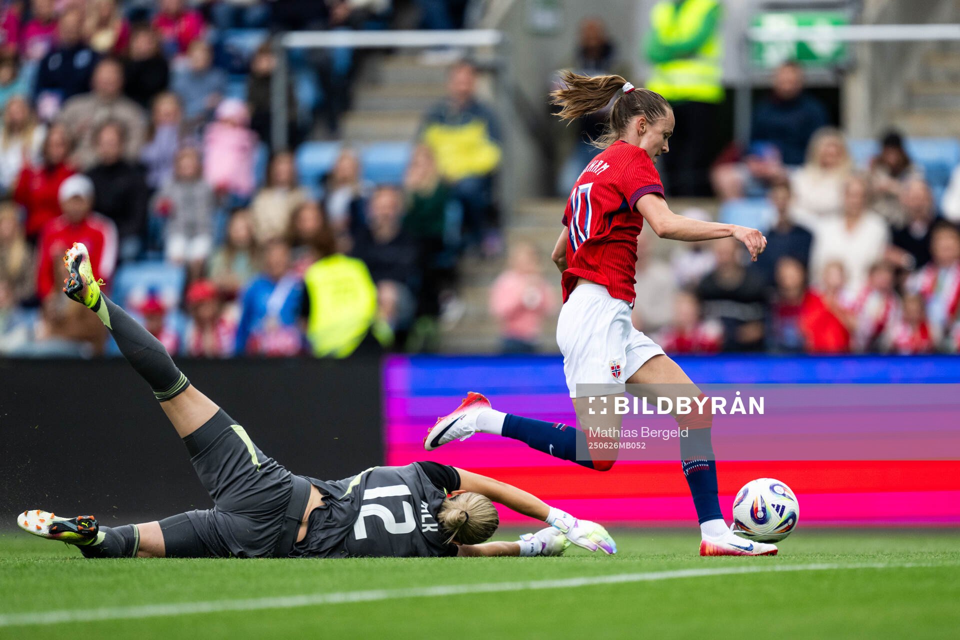 Goalkeeper Jennifer Falk of Sweden and Caroline Graham