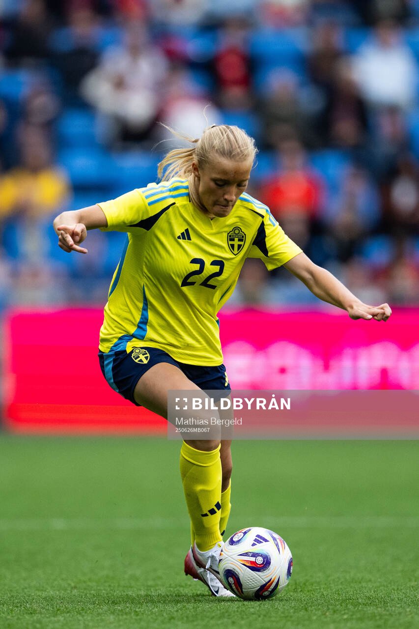 Smilla Holmberg of Sweden
