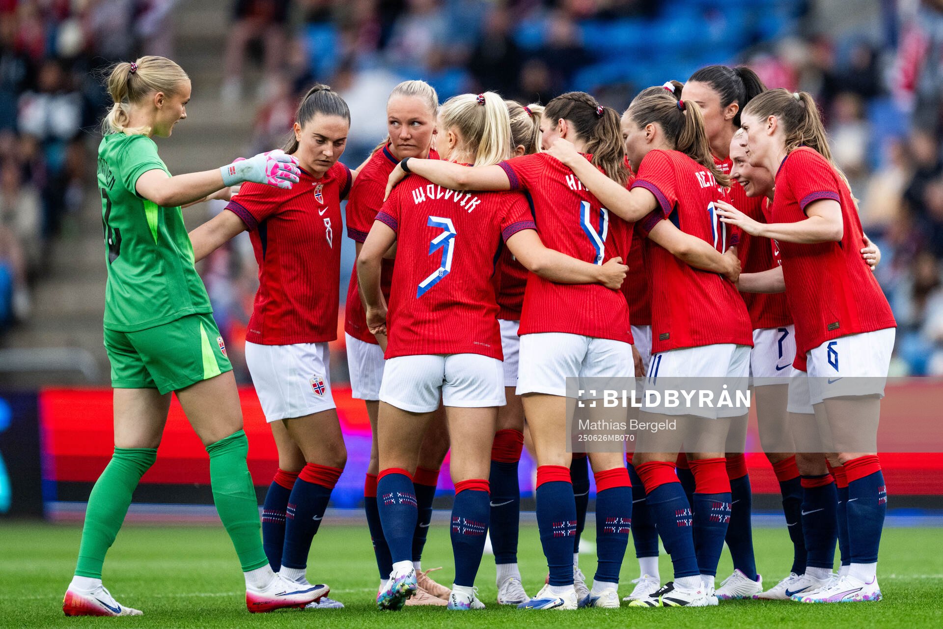 Goalkeeper Selma Panengstuen, Vilde Bøe Risa and Frida