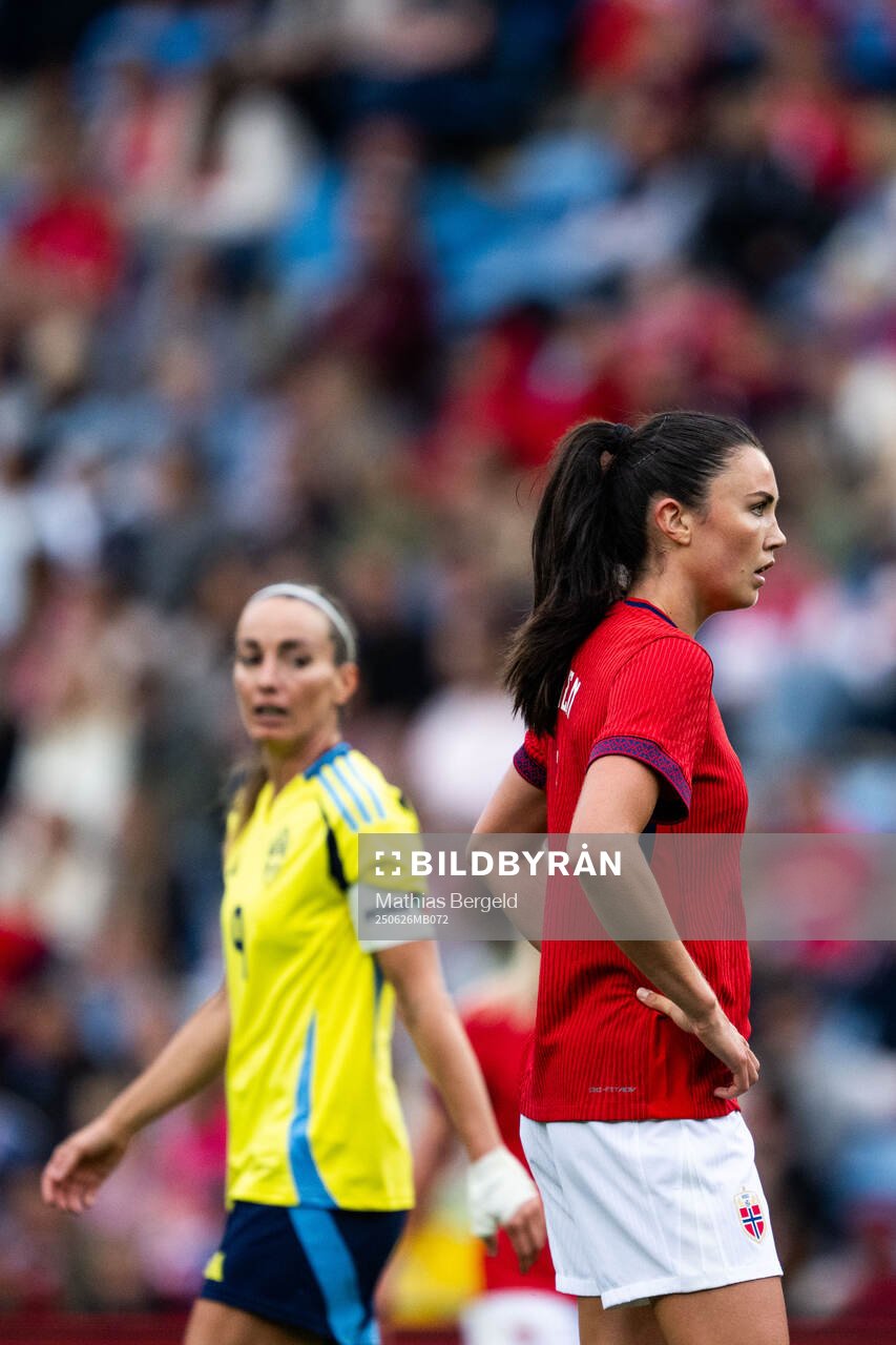 Kosovare Asllani of Sweden and Ingrid Syrstad Engen of