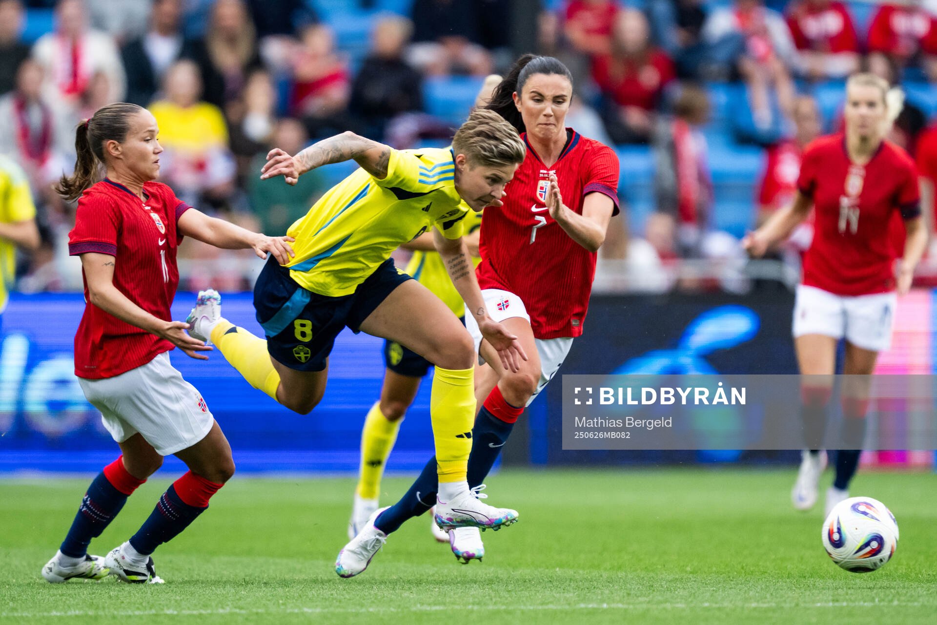 Guro Reiten and Ingrid Syrstad Engen of Norway against Lina