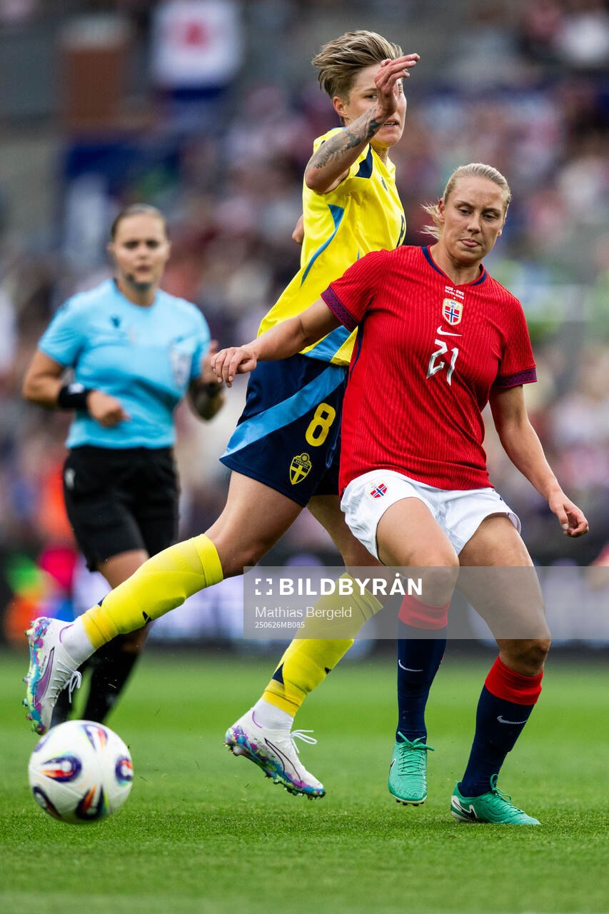 Lina Hurtig of Sweden and Lisa Naalsund of Norway