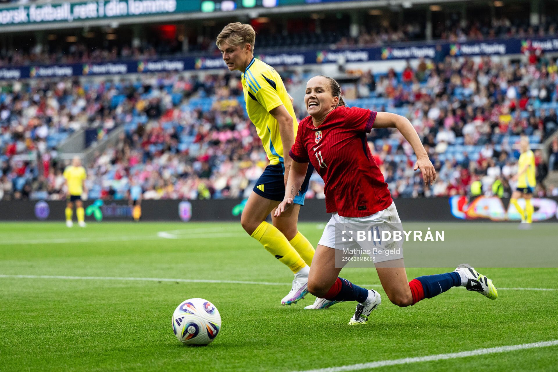 Lina Hurtig of Sweden and Guro Reiten of Norway