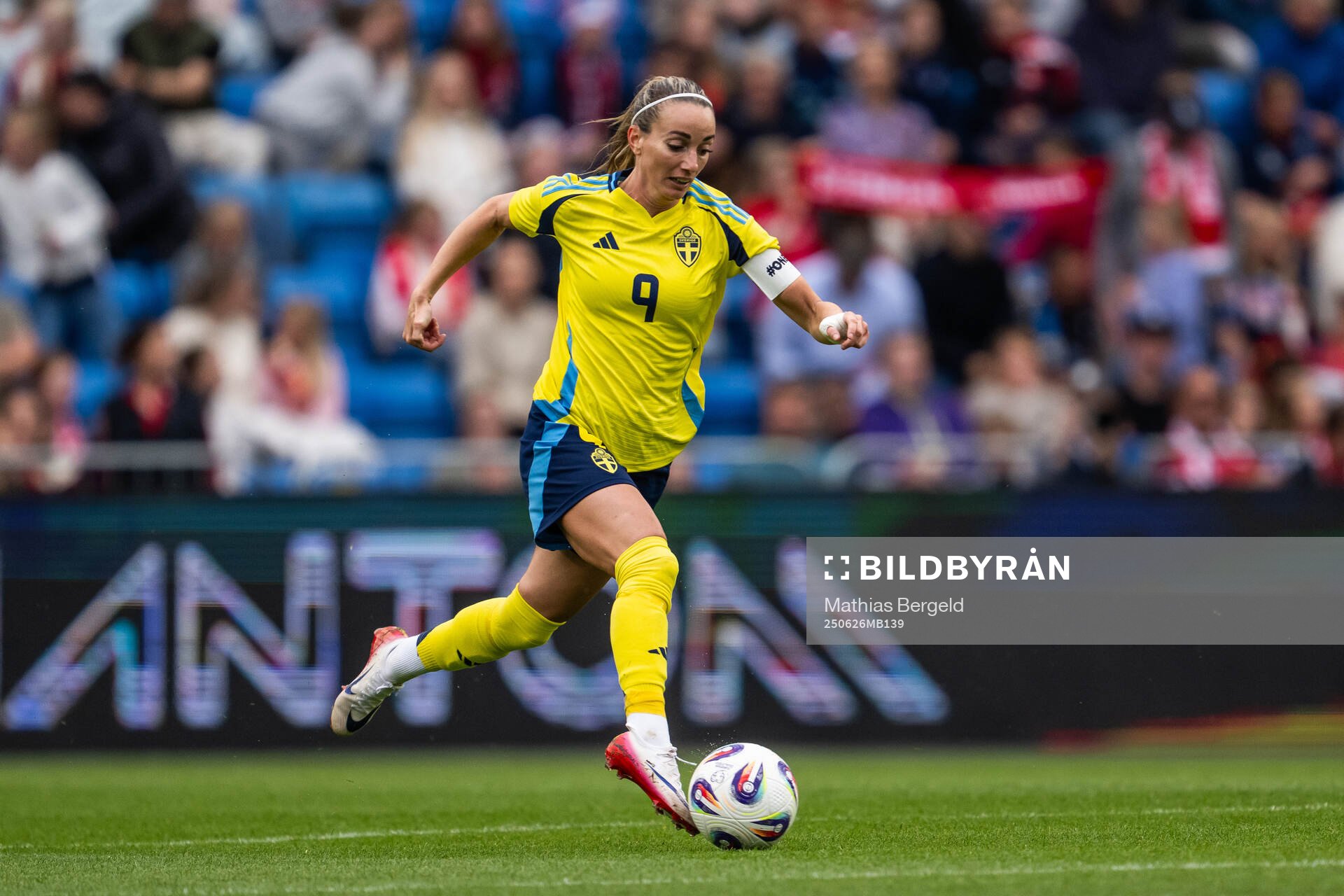 Kosovare Asllani of Sweden