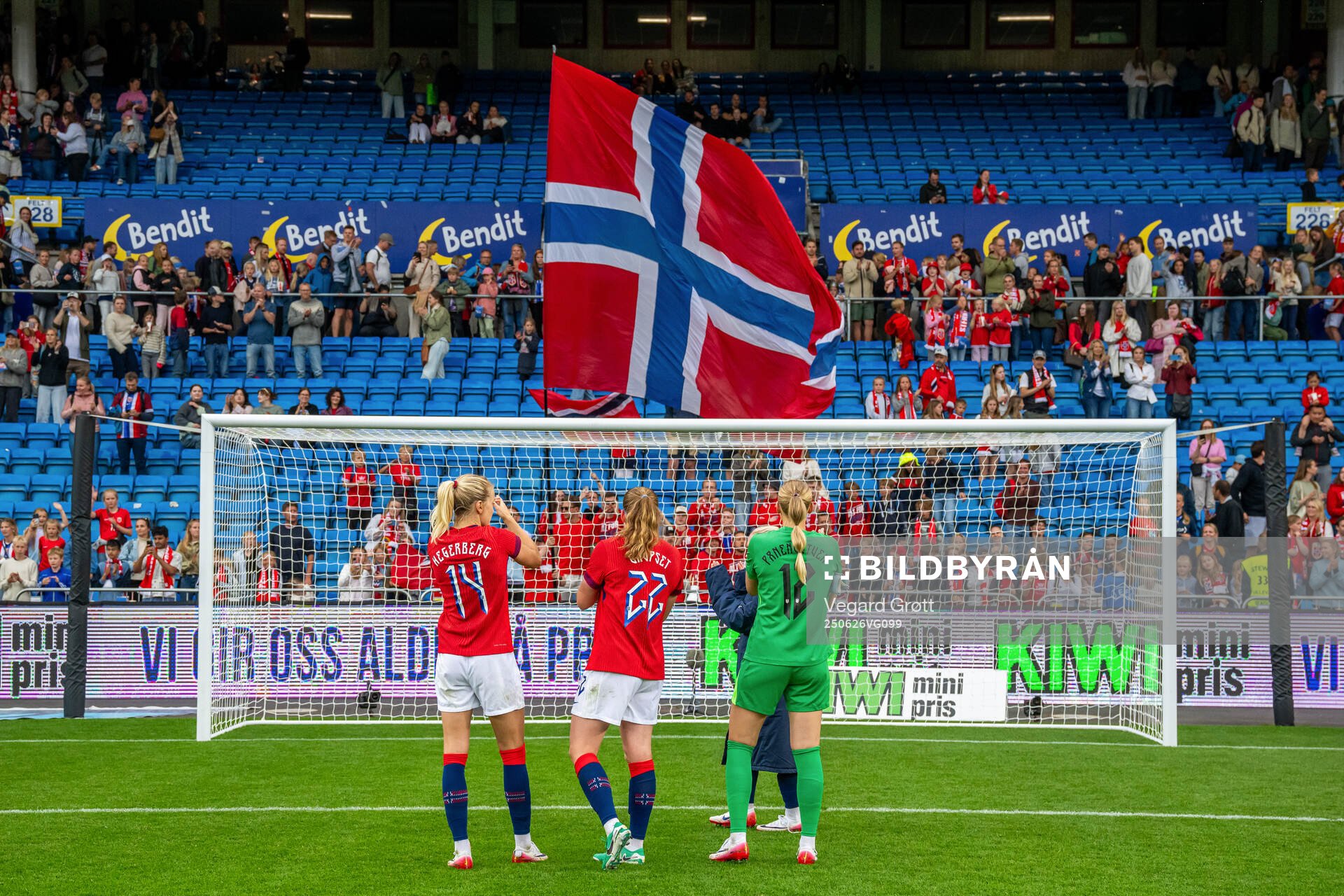 Ada Hegerberg, Signe Gaupset and goalkeeper Selma