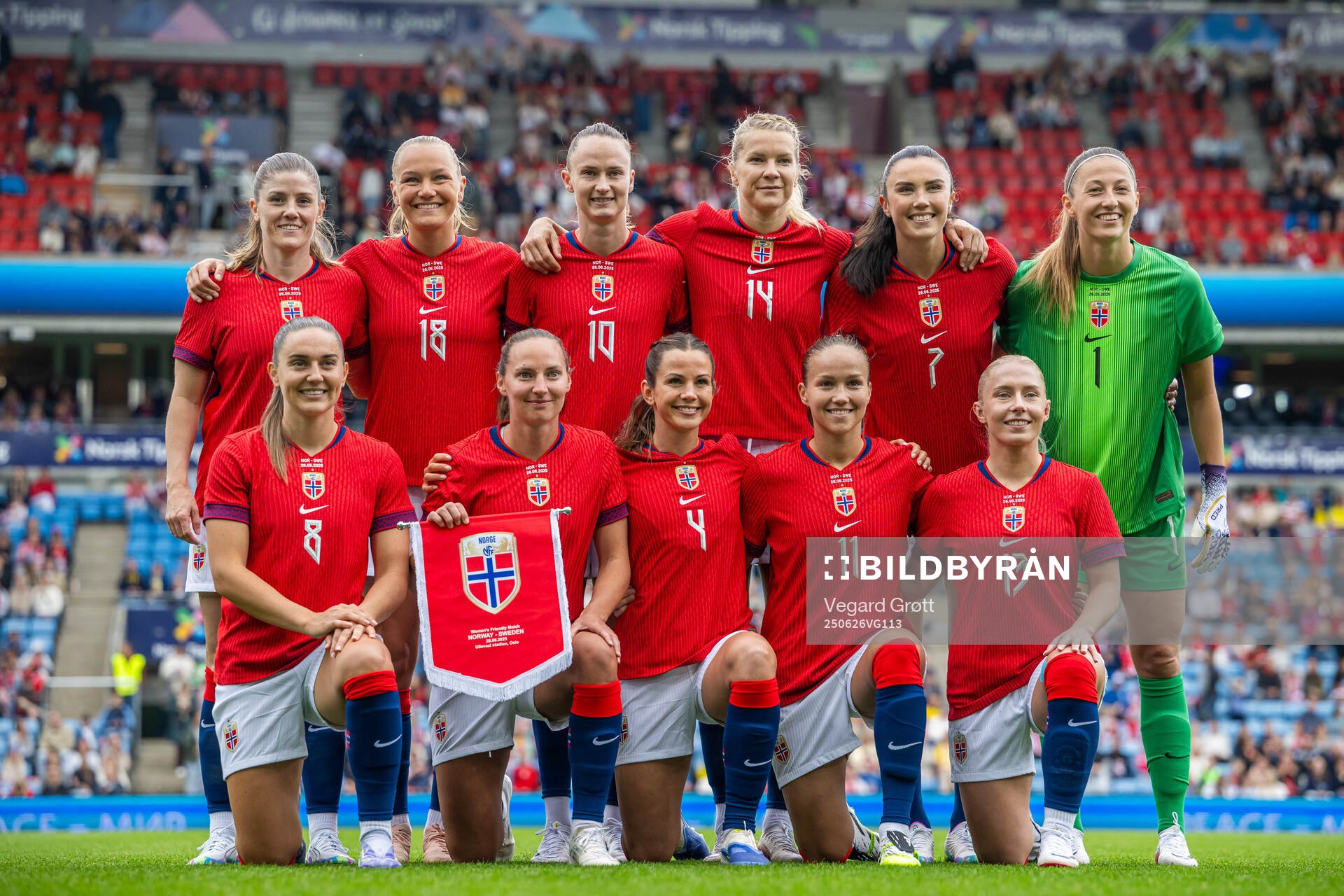 The starting eleven of Norway pose for a team photo