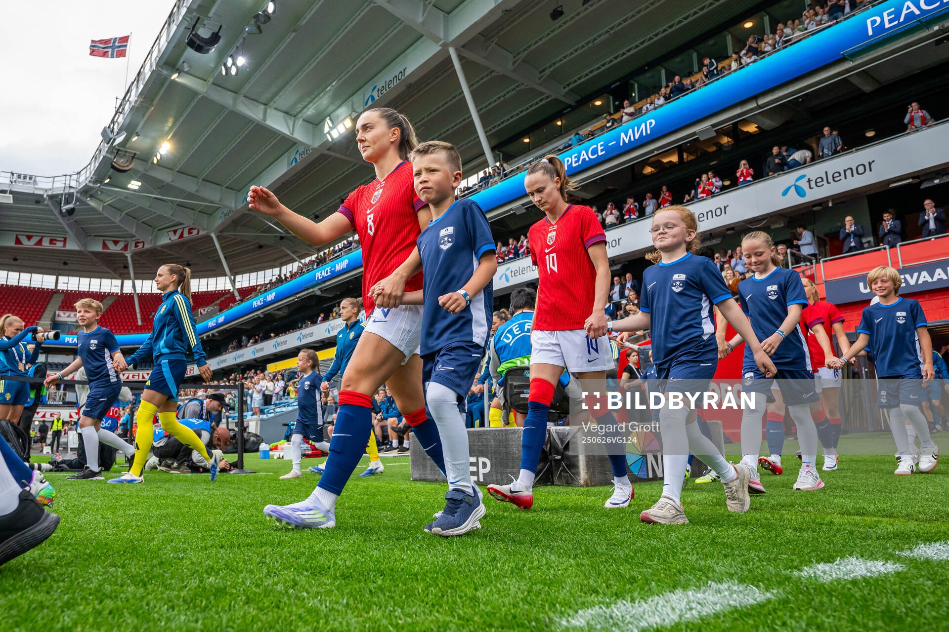 Vilde Bøe Risa and Caroline Graham Hansen of Norway enter