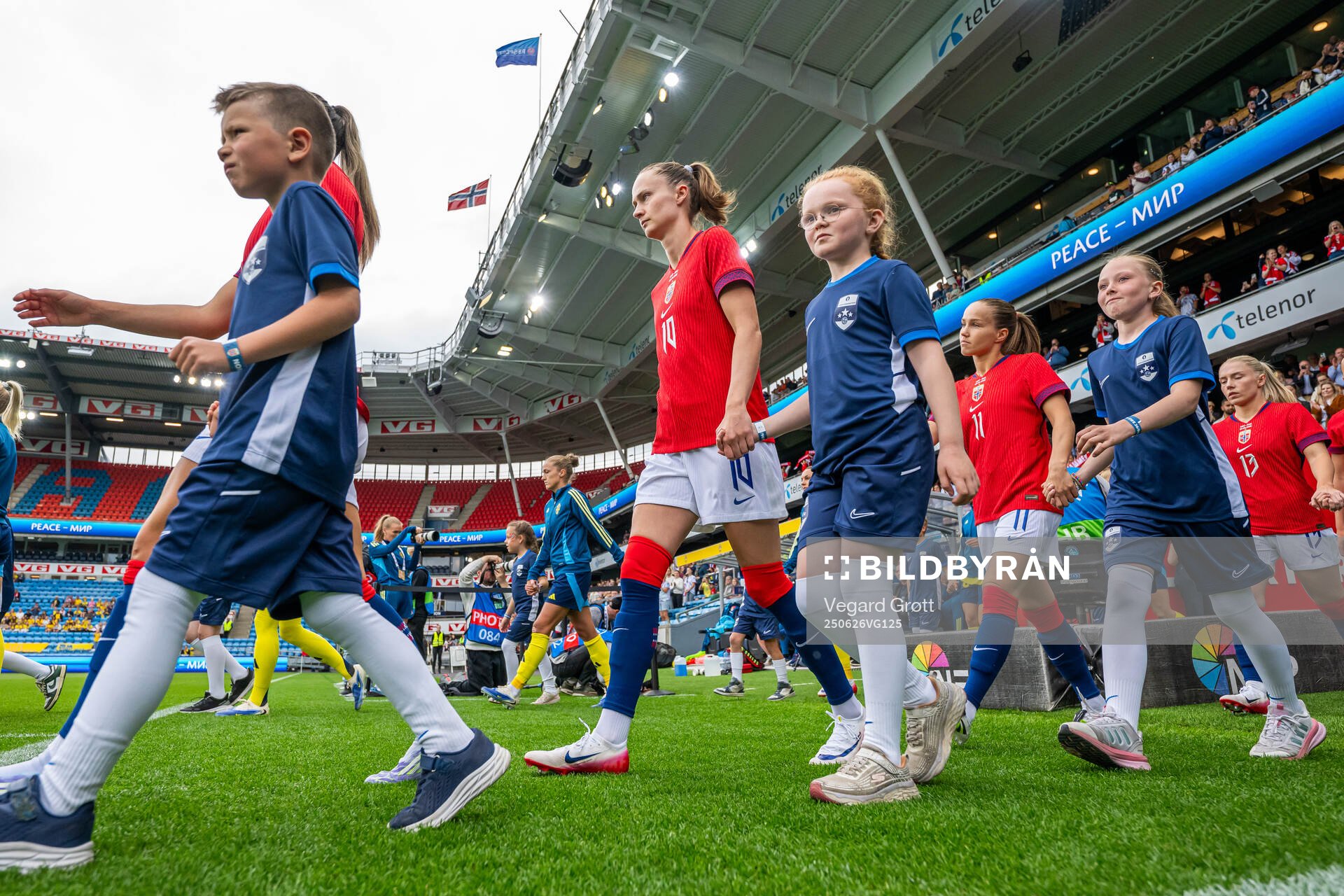 Caroline Graham Hansen of Norway enters the pitch