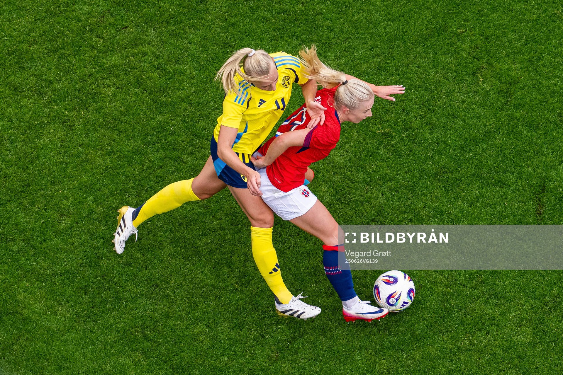 Stina Blackstenius of Sweden and Thea Bjelde of Norway