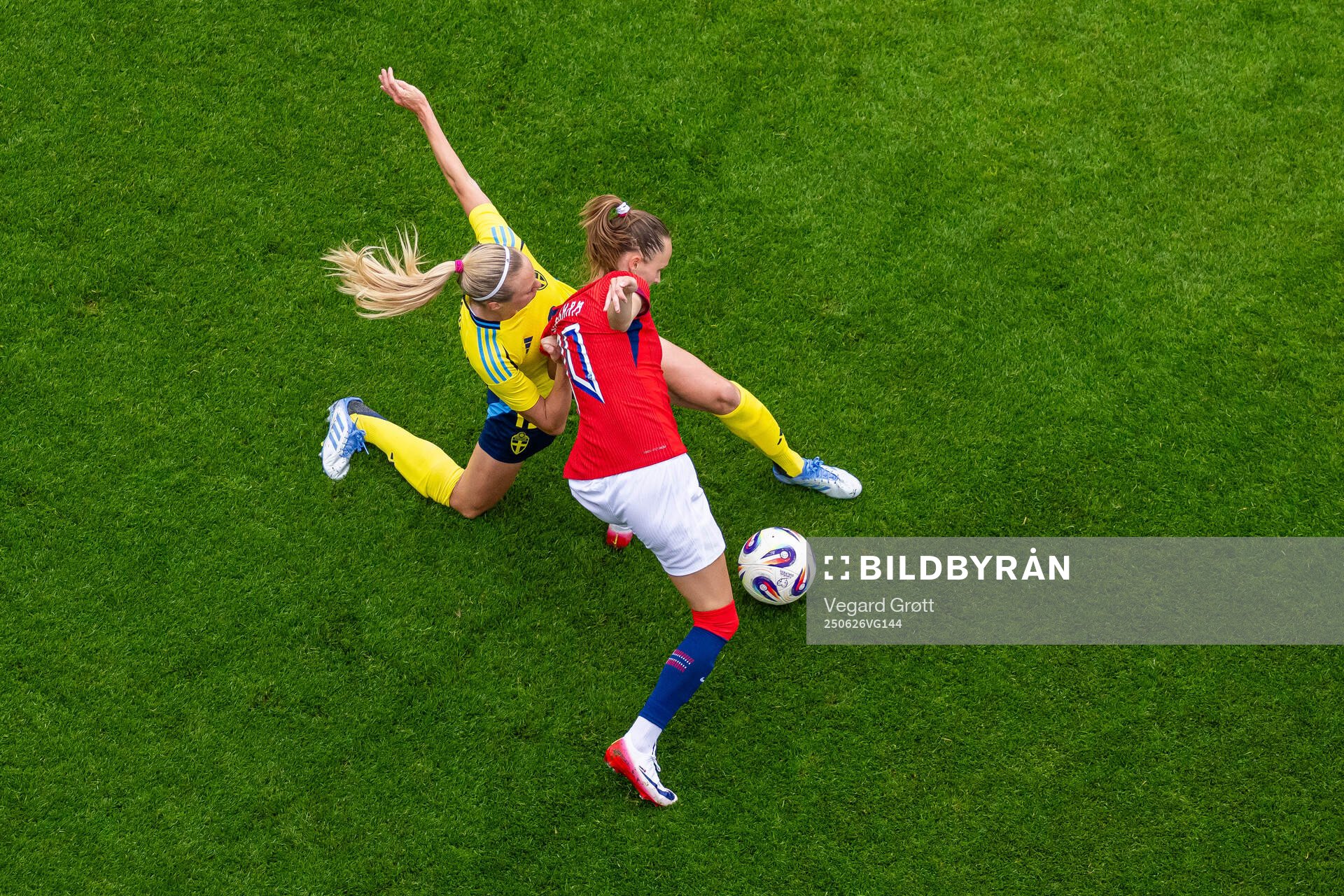 Amanda Ilestedt of Sweden and Caroline Graham Hansen of