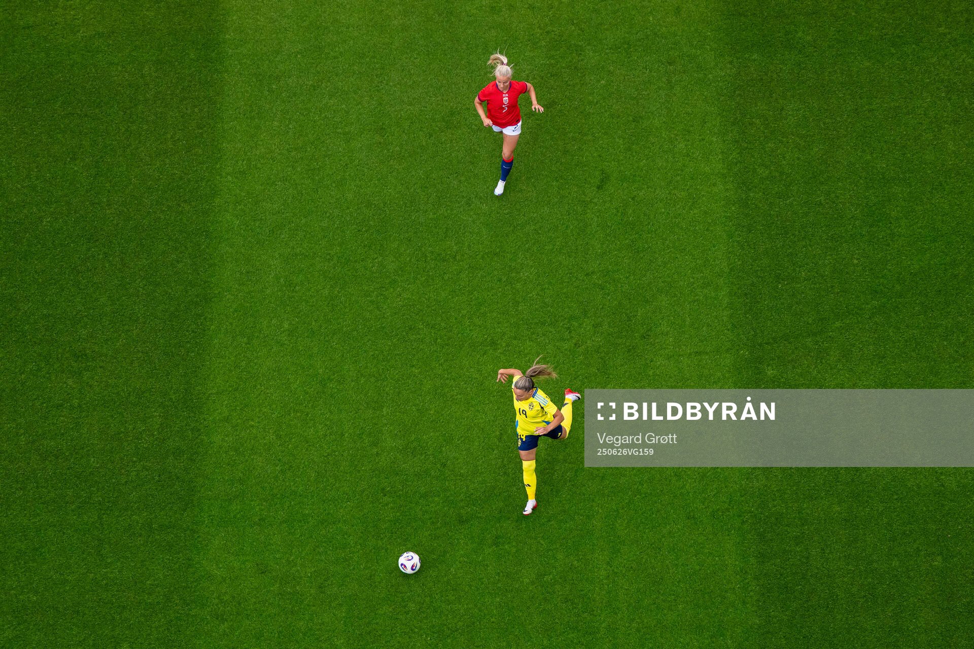 Emilie Woldvik of Norway and Johanna Rytting Kaneryd of