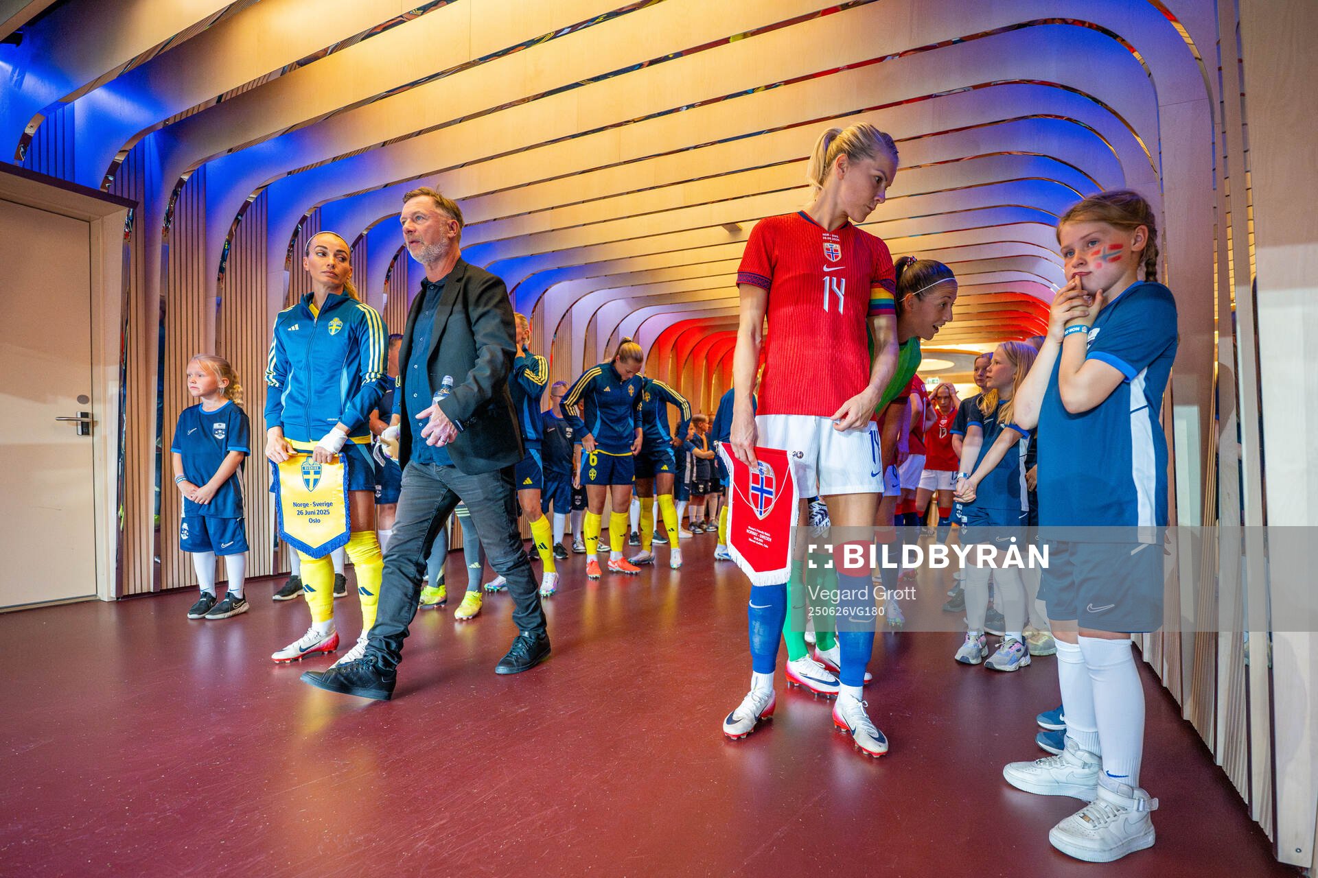 Kosovare Asllani of Sweden, head coach Peter Gerhardsson of