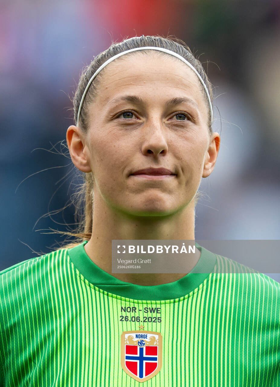 Goalkeeper Cecilie Fiskerstrand of Norway line up