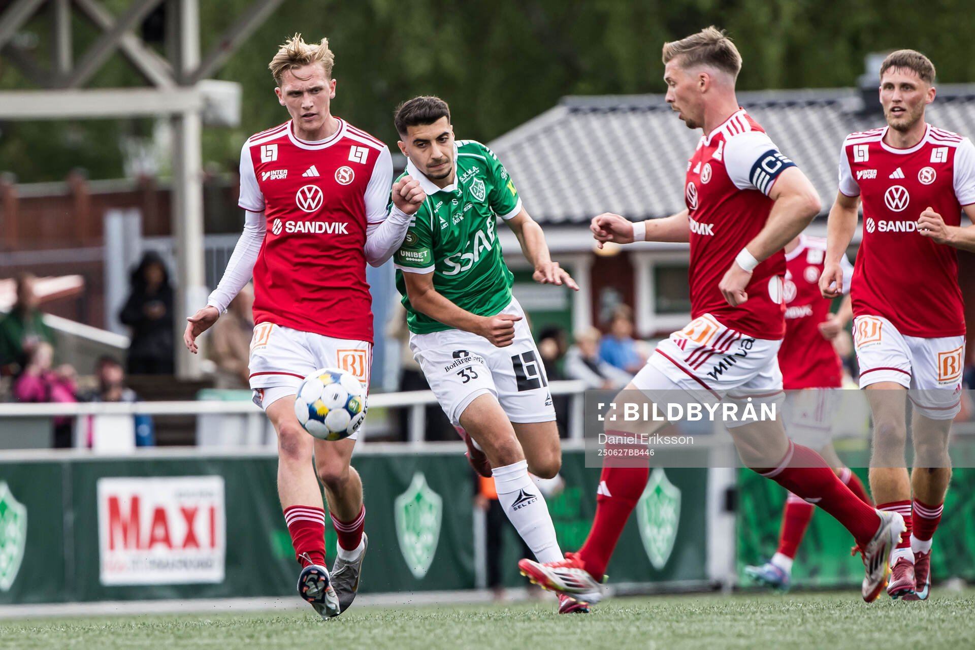 Sandvikens IFs Olle Samuelsson och Brages Amar Muhsin och
