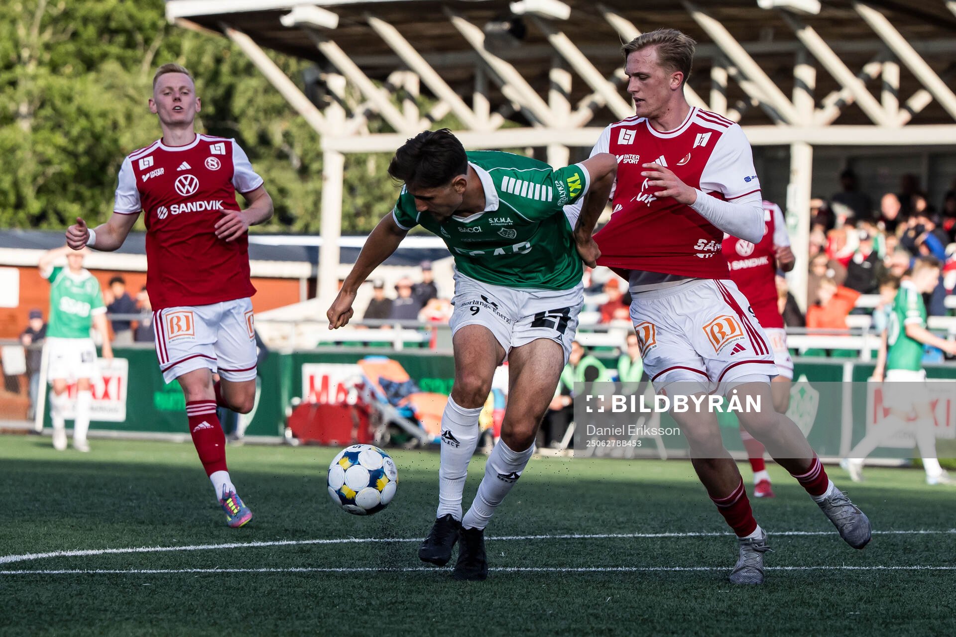 Brages Filip Trpcevski och Sandvikens IFs Olle Samuelsson