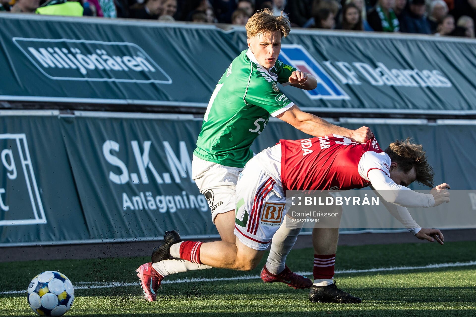 Brages Noah Östberg och Sandvikens IFs Victor Backman
