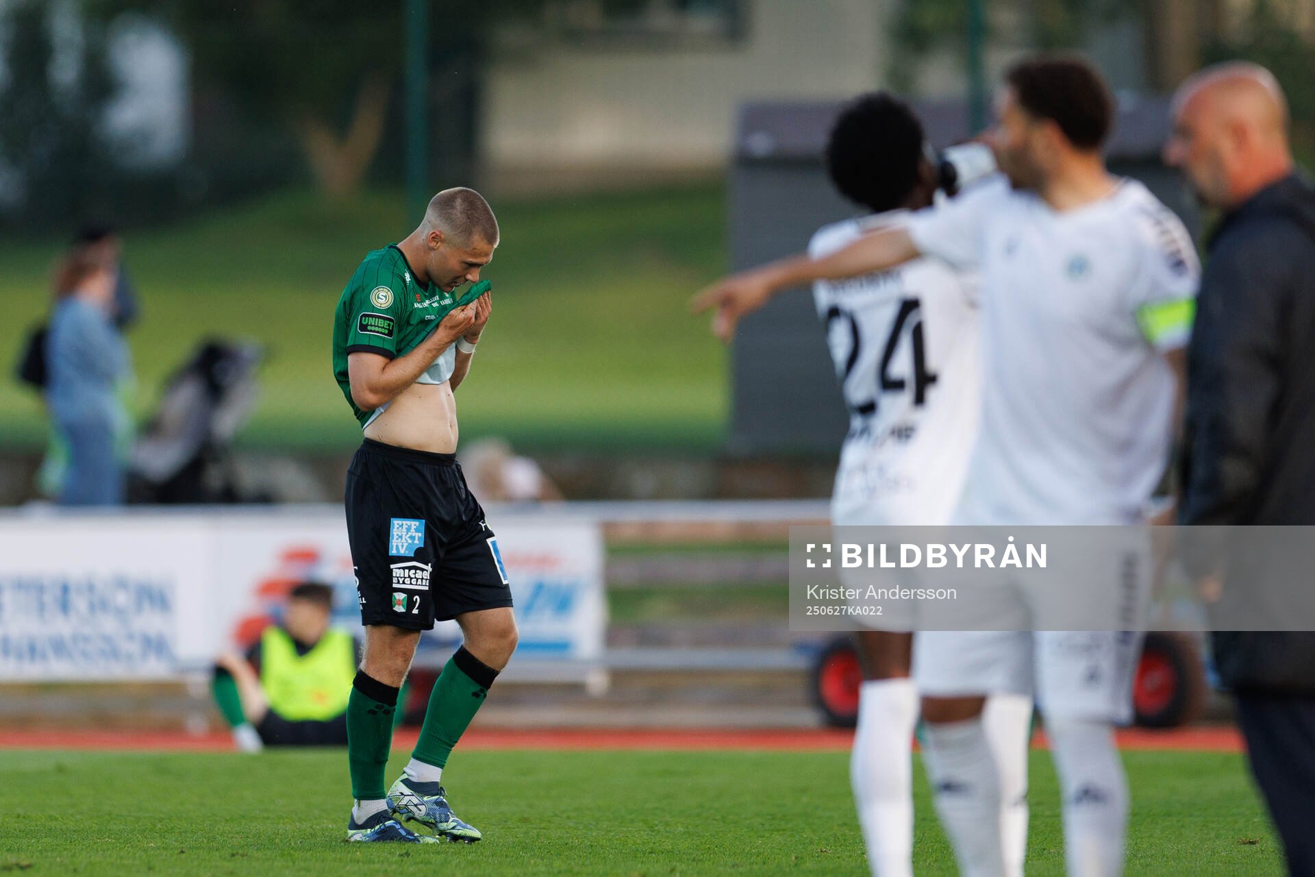Varbergs Gustav Broman lämnar planen