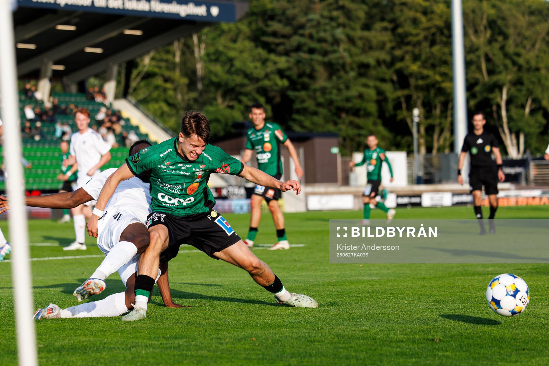Utsiktens David Tokpah och Varbergs Arvid Wiklund