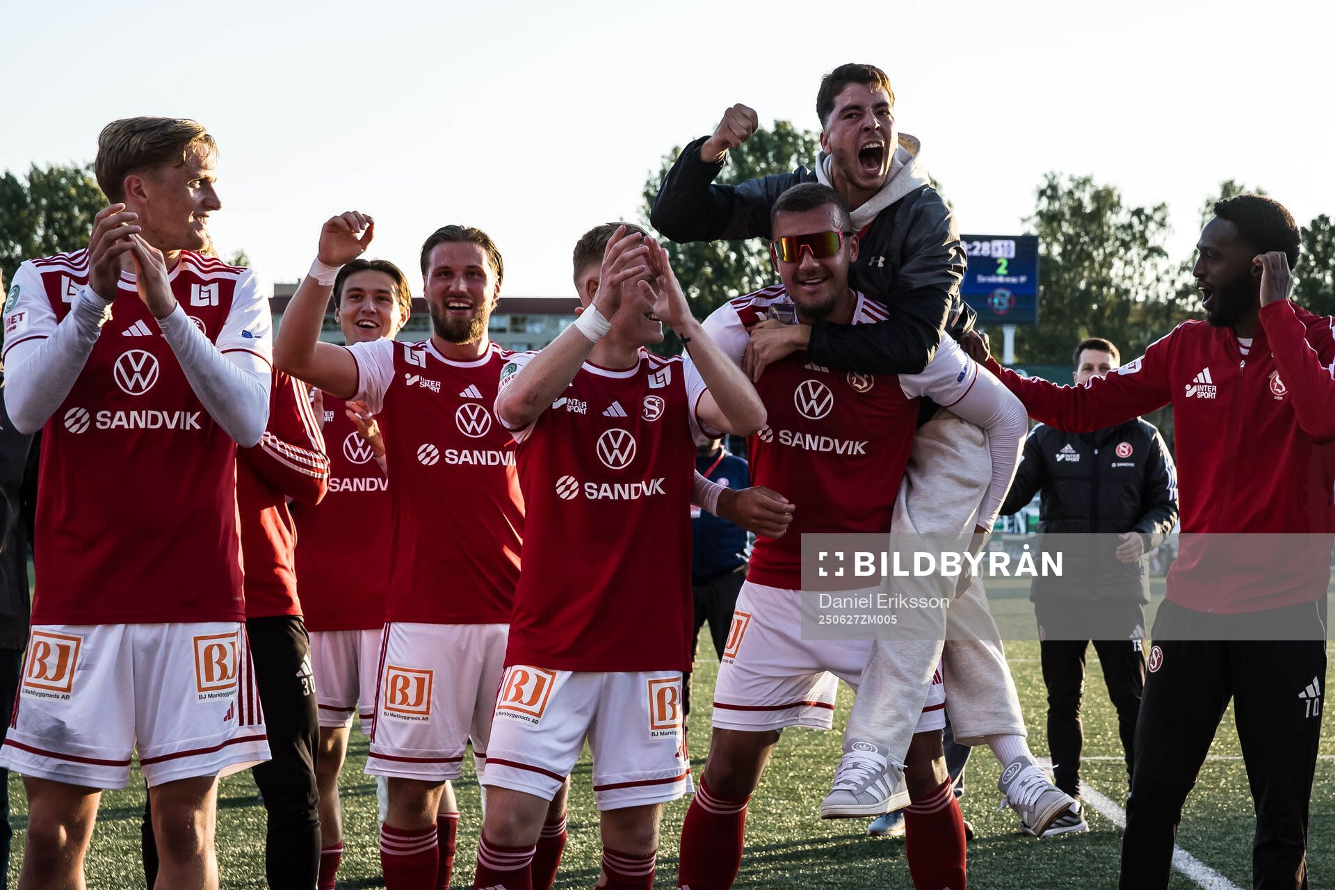 Sandvikens spelare jublar