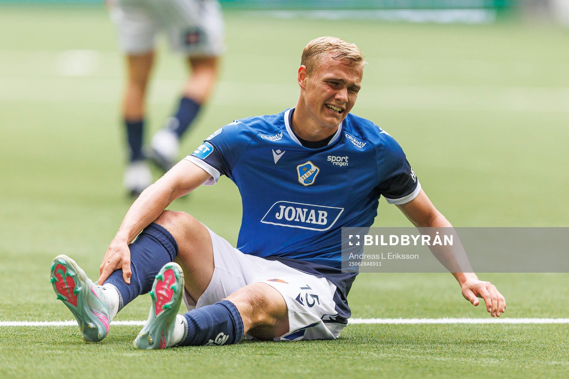 Halmstads Gustav Friberg har ontunder fotbollsmatchen i