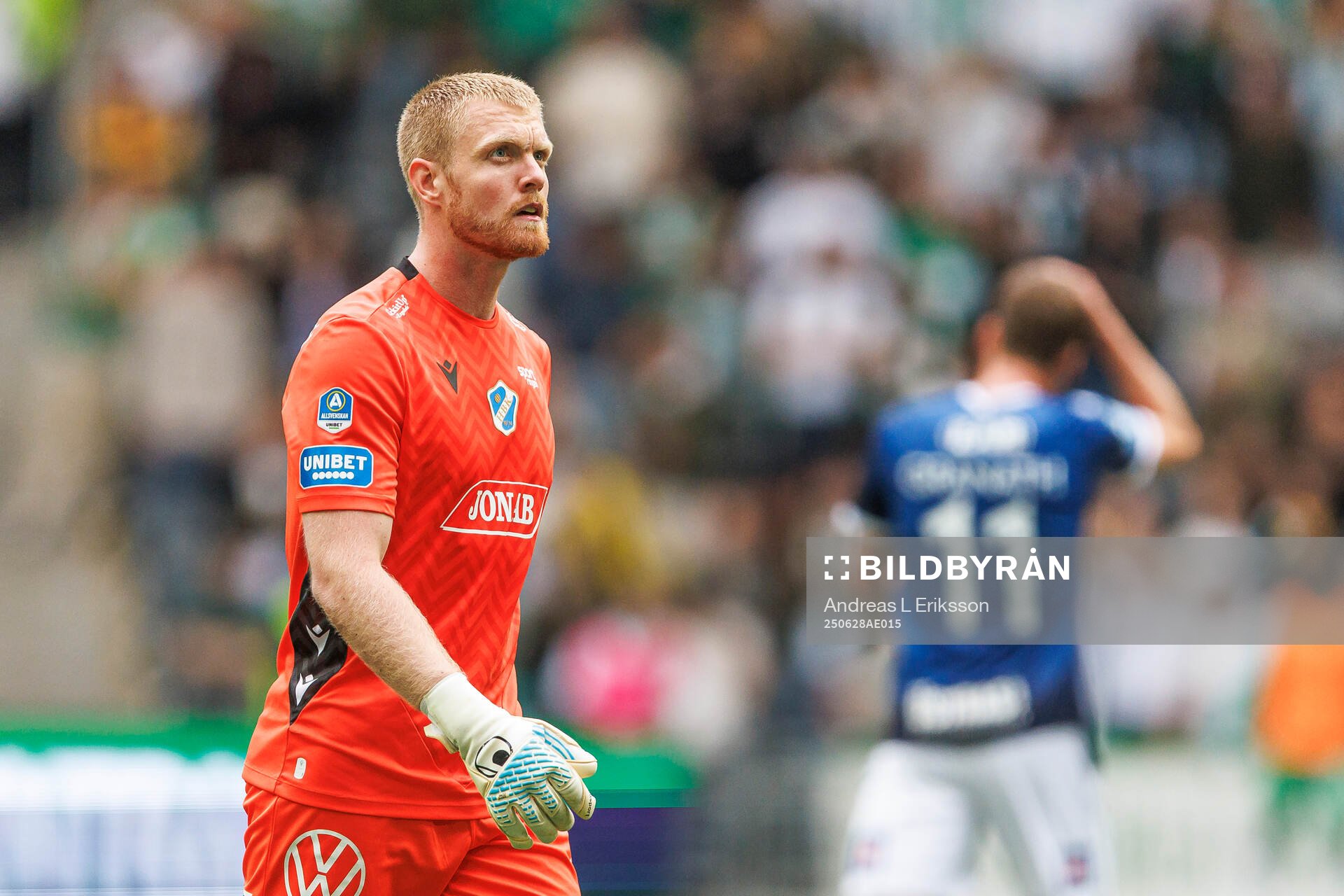 Halmstads målvakt Tim Erlandsson deppar