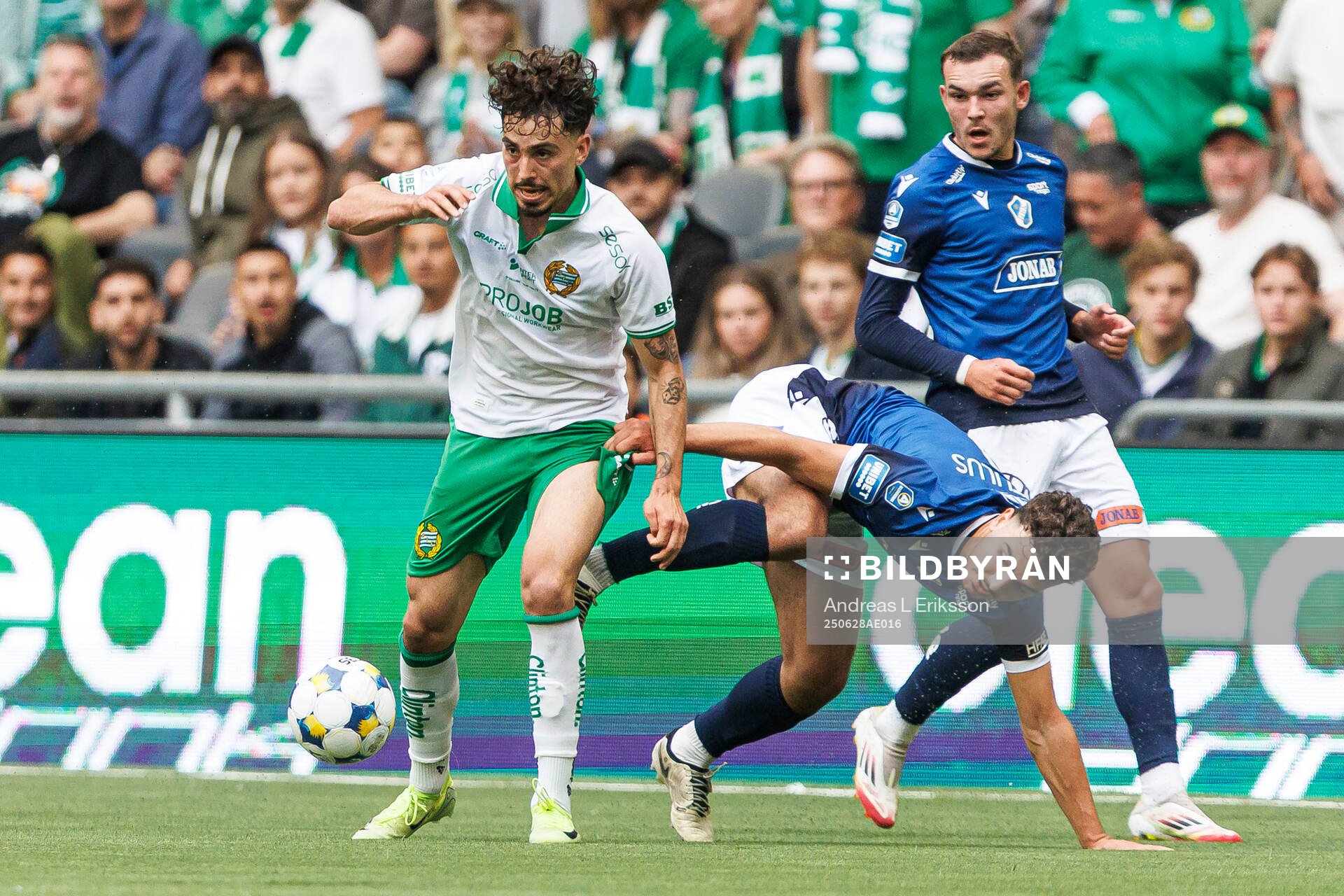 Hammarbys Sebastian Tounekti och Halmstads Bleon Kurtulus